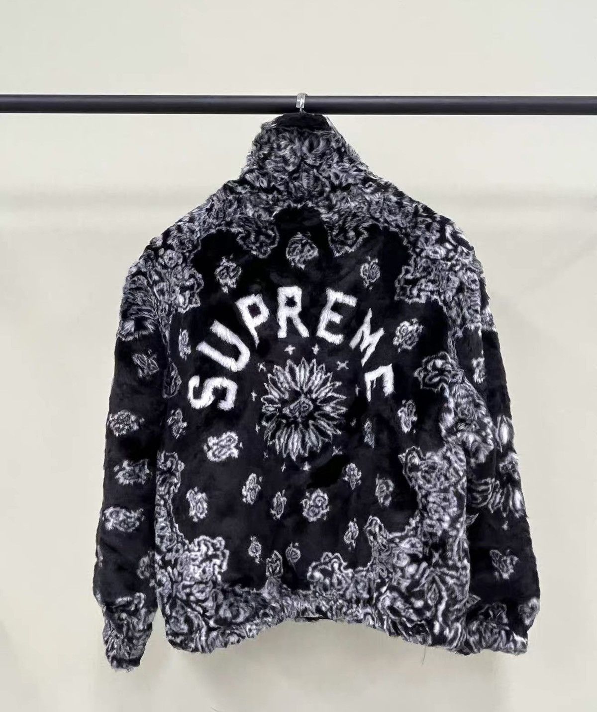 Supreme Supreme bandana faux fur bomber Jacket Size US M / EU 48-50 / 2 - 1 Thumbnail
