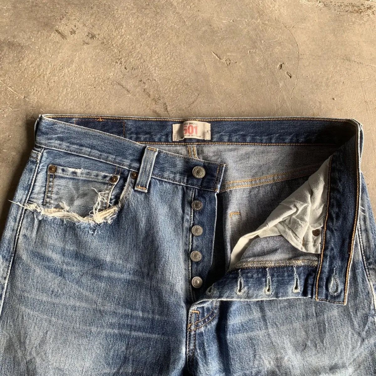 Levi's Vintage Clothing Levis 501 Distressed 31x31 BlueWash Levi’s Jeans Ripped Pant Size US 31 - 8 Thumbnail
