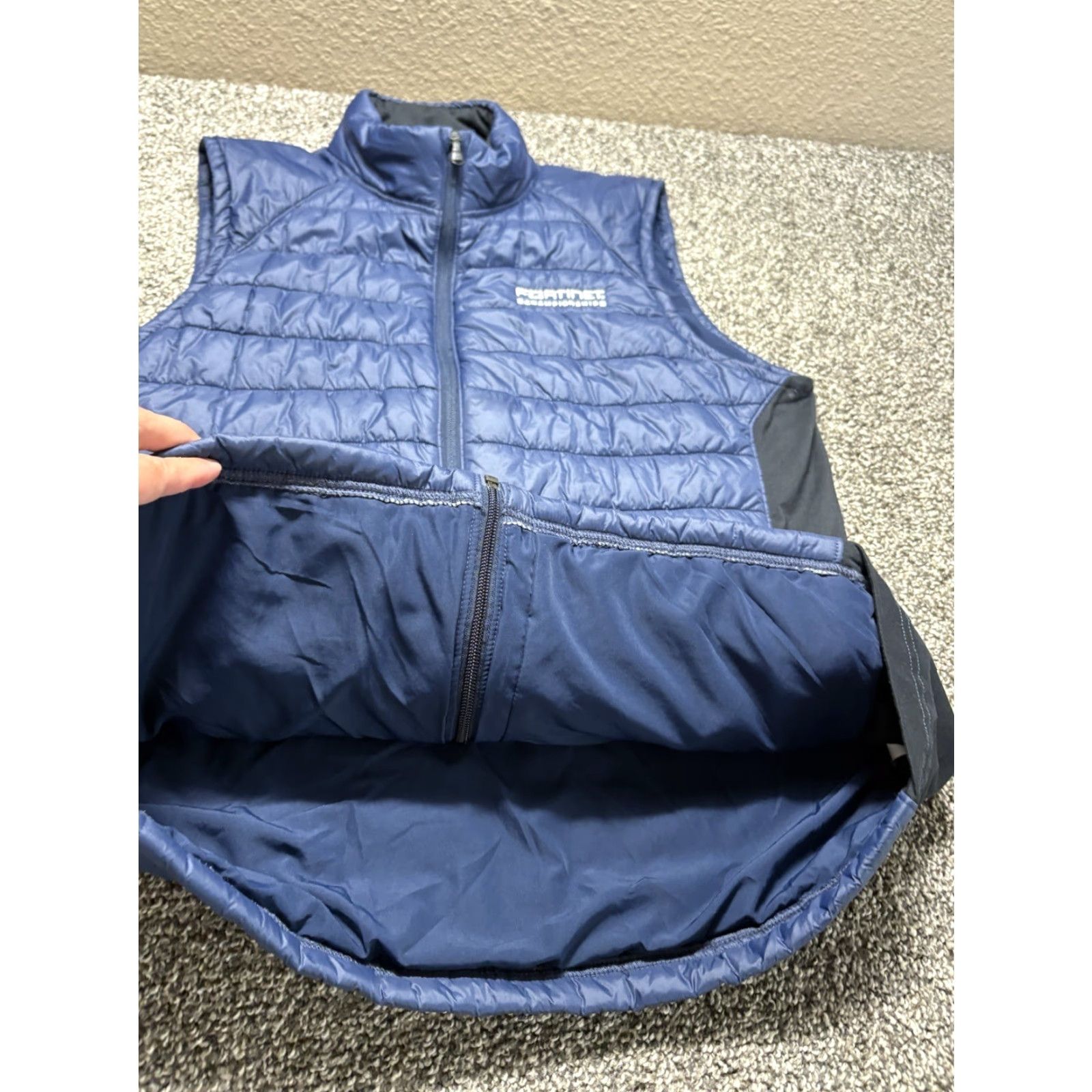 Under Armour Under Armour Puffer Vest Mens Large Blue Insulated Zip Logo Nylon Size US L / EU 52-54 / 3 - 5 Thumbnail