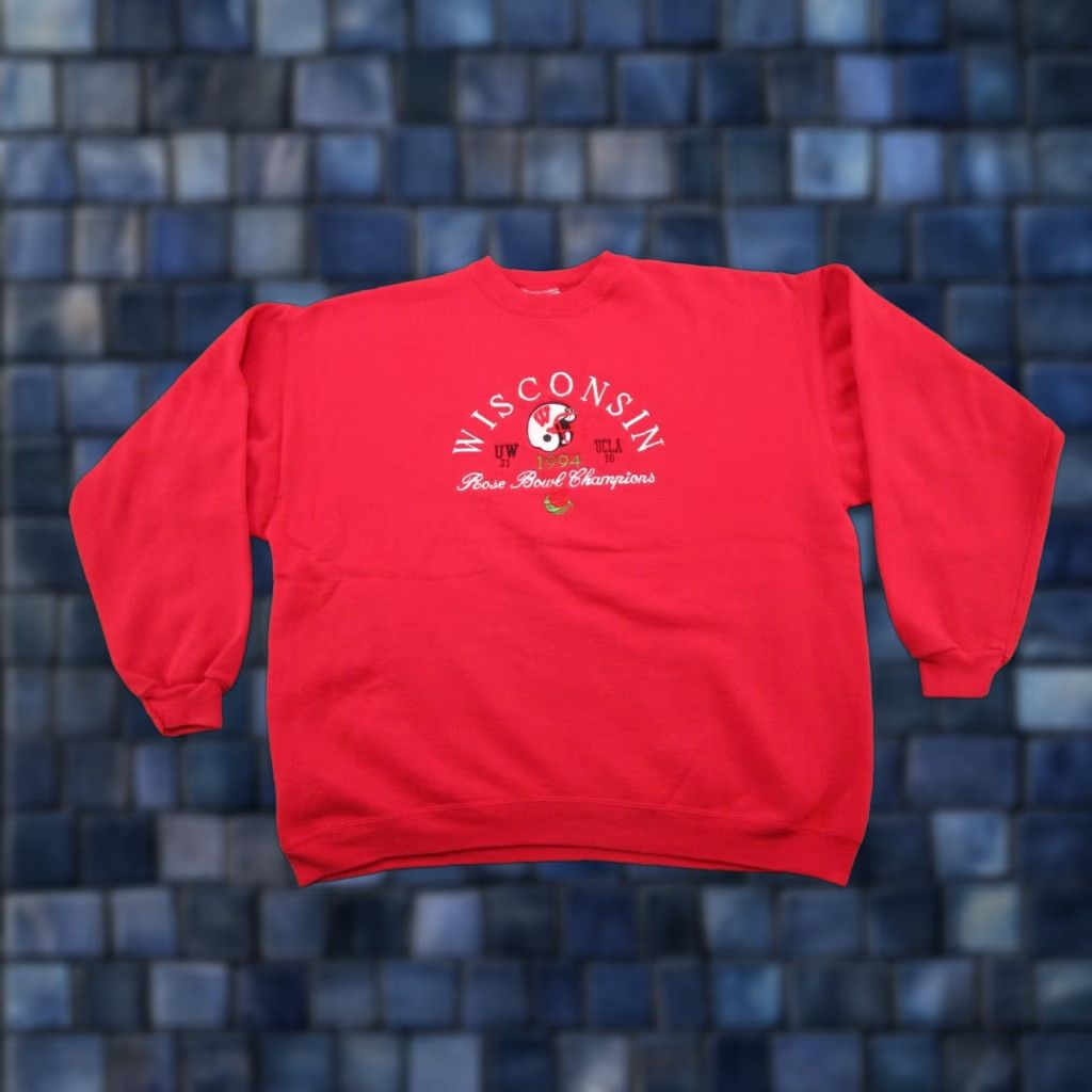 Hanes VINTAGE Wisconsin Badgers Sweatshirt XL Embroidered Hanes Crew Neck Red Graphic Print Mens Size US XL / EU 56 / 4 - 1 Thumbnail