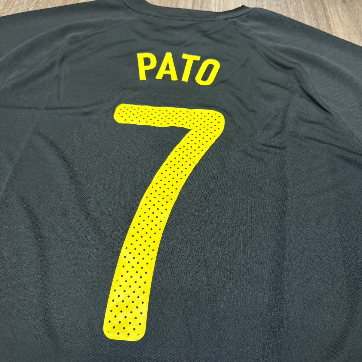 Nike Brazil 2014 away shirt #7 Pato Size US L / EU 52-54 / 3 - 5 Thumbnail