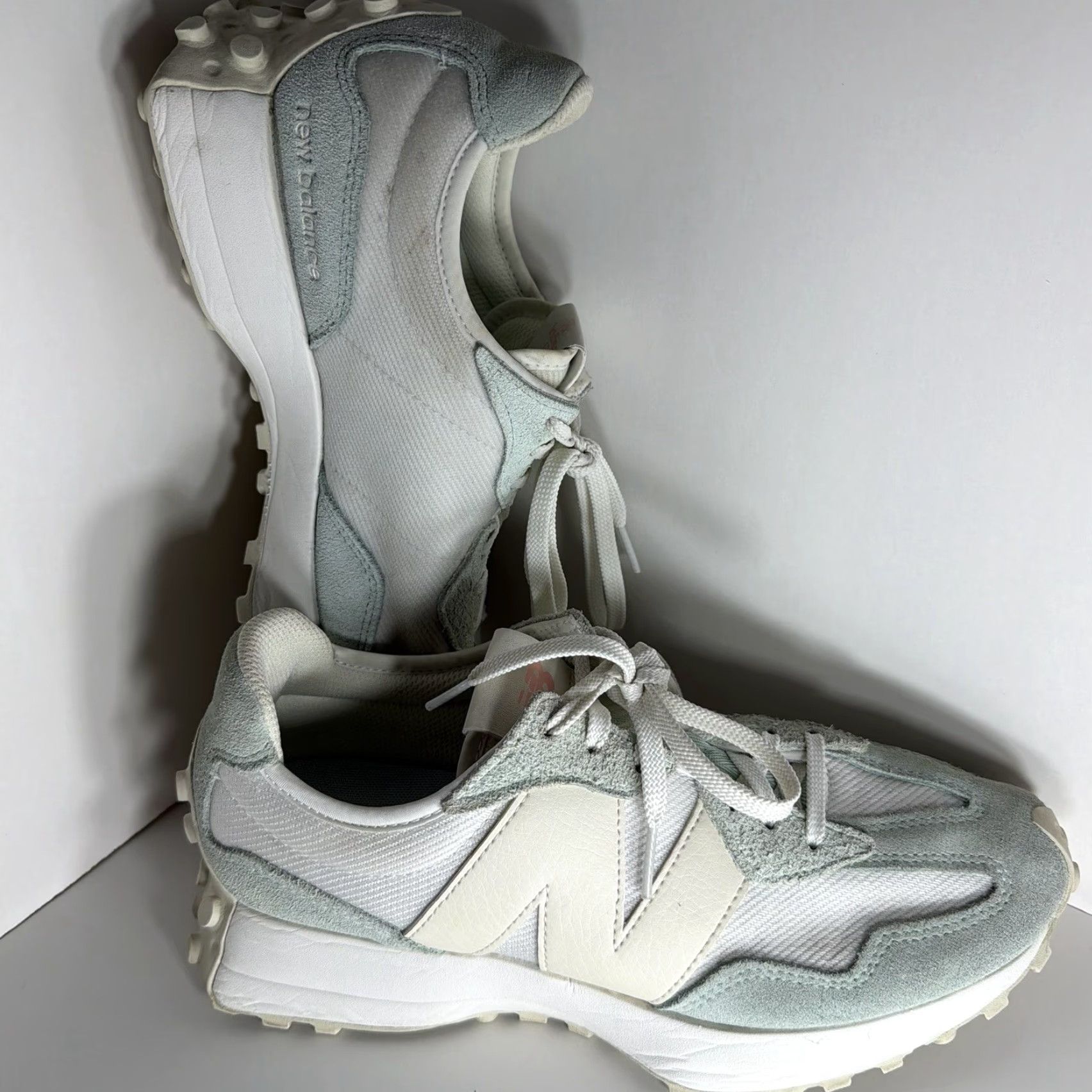 New Balance New Balance 327 Women’s 10 W Mint Green White Low Top Casual Sneakers Size L / US 10 / IT 46 - 2 Thumbnail