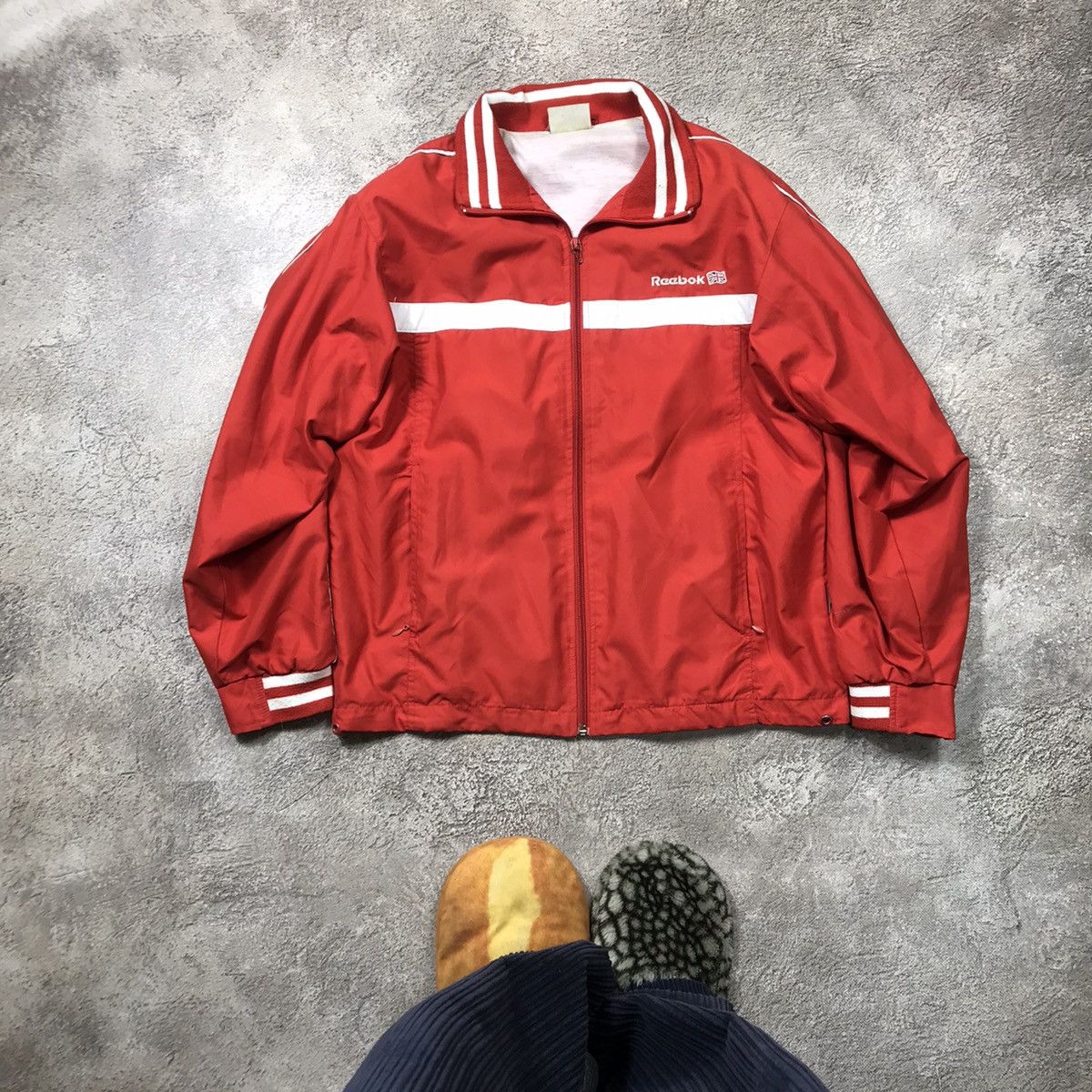 Vintage Vintage 90s Reebok Red Windbreaker Jacket Streetwear Slim L Size US L / EU 52-54 / 3 - 1 Thumbnail