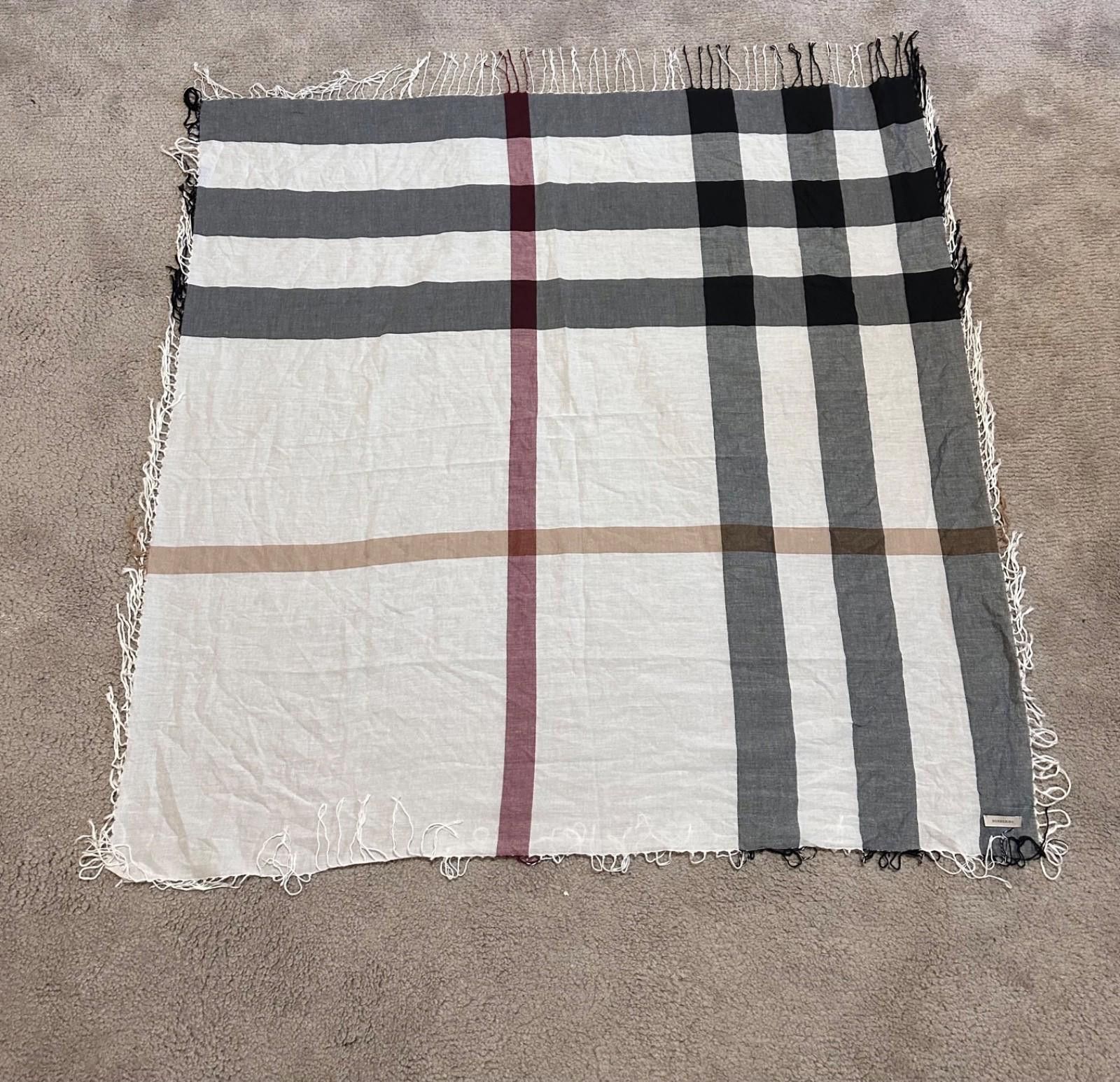 Burberry BURBERRY Cashmere Rectangle Scarf Ivory Nova Check Size ONE SIZE - 1 Thumbnail