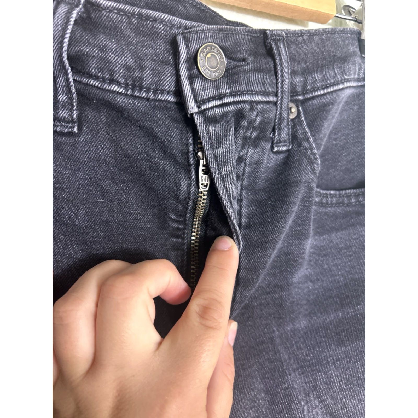 Gap VINTAGE? Gap Kick Fit High Rise Faded Black Jeans Raw Hem 6 Petite Cropped Women's Black Jeans, 26x23? Size 28" / US 6 / IT 42 - 6 Thumbnail
