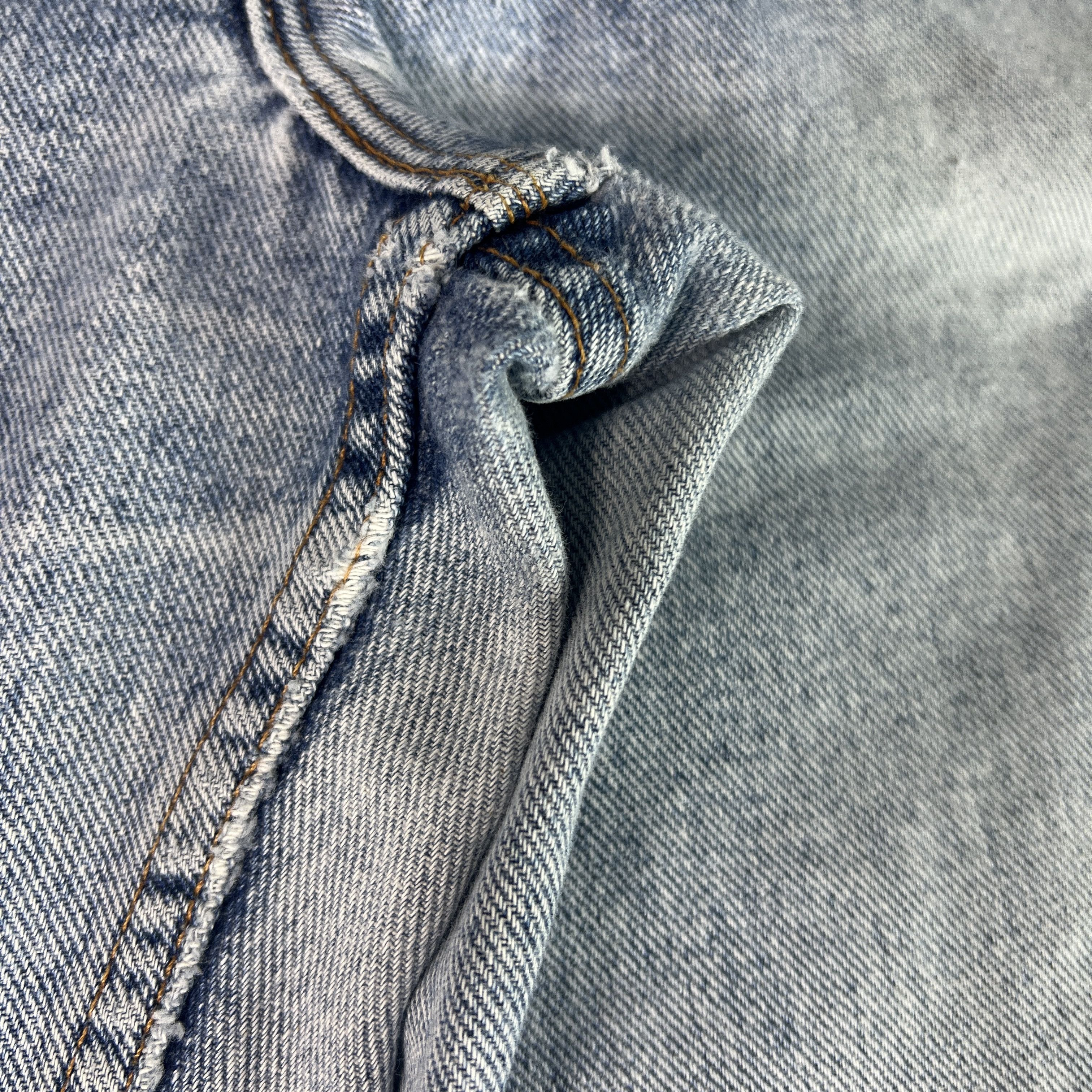Levi's VTG 90s Levi's Jean 550 Relaxed Tapered Blue Thrashed Denim Size US 31 - 3 Thumbnail