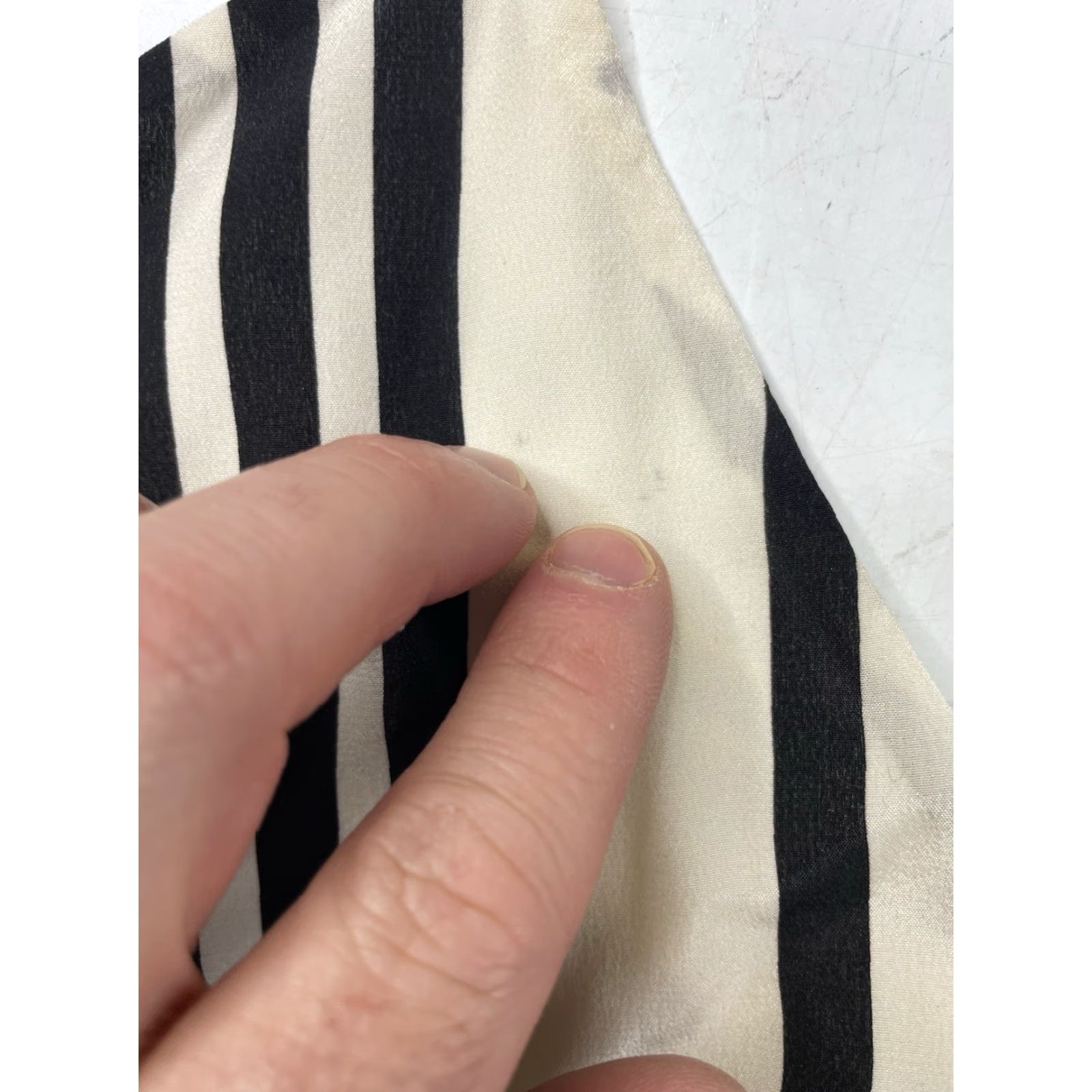 Alice + Olivia Alice + Olivia Shirt Women 2 Black White Striped Cropped Top Sleeveless V-Neck Zip Cropped Blouse Multicolor Silk Strappy Sleeve Size XS / US 0-2 / IT 36-38 - 3 Thumbnail