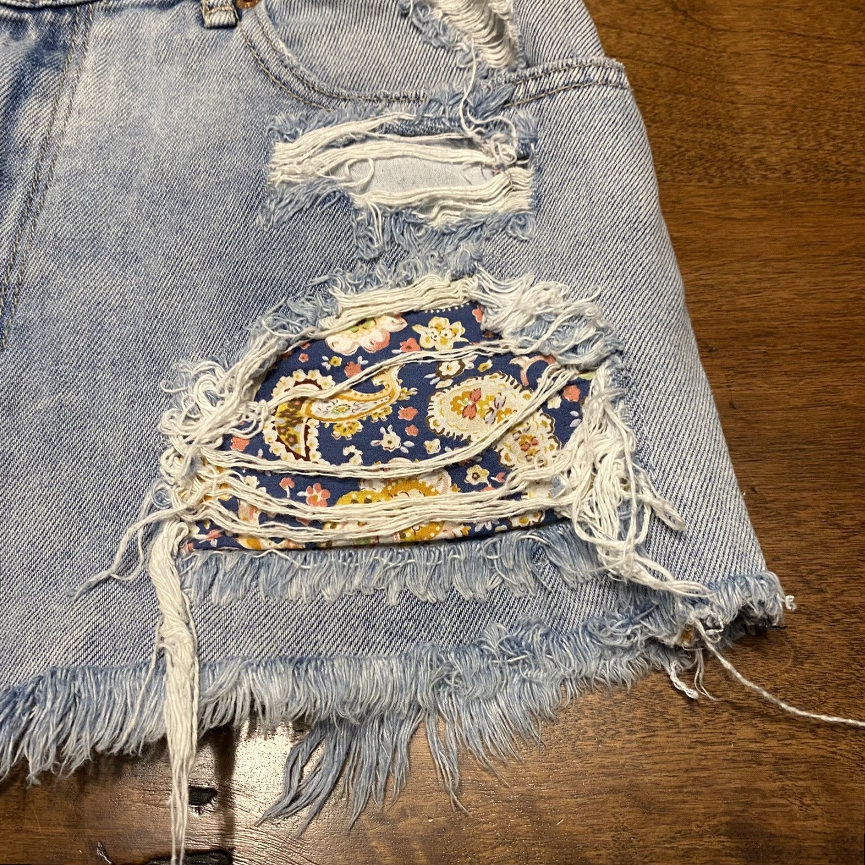 Garage Garage Festival Short High Waist Floral Raw Hem Blue Jean Shorts Womens 5 Patchwork Cut-Off Size 27" / US 4 / IT 40 - 2 Thumbnail