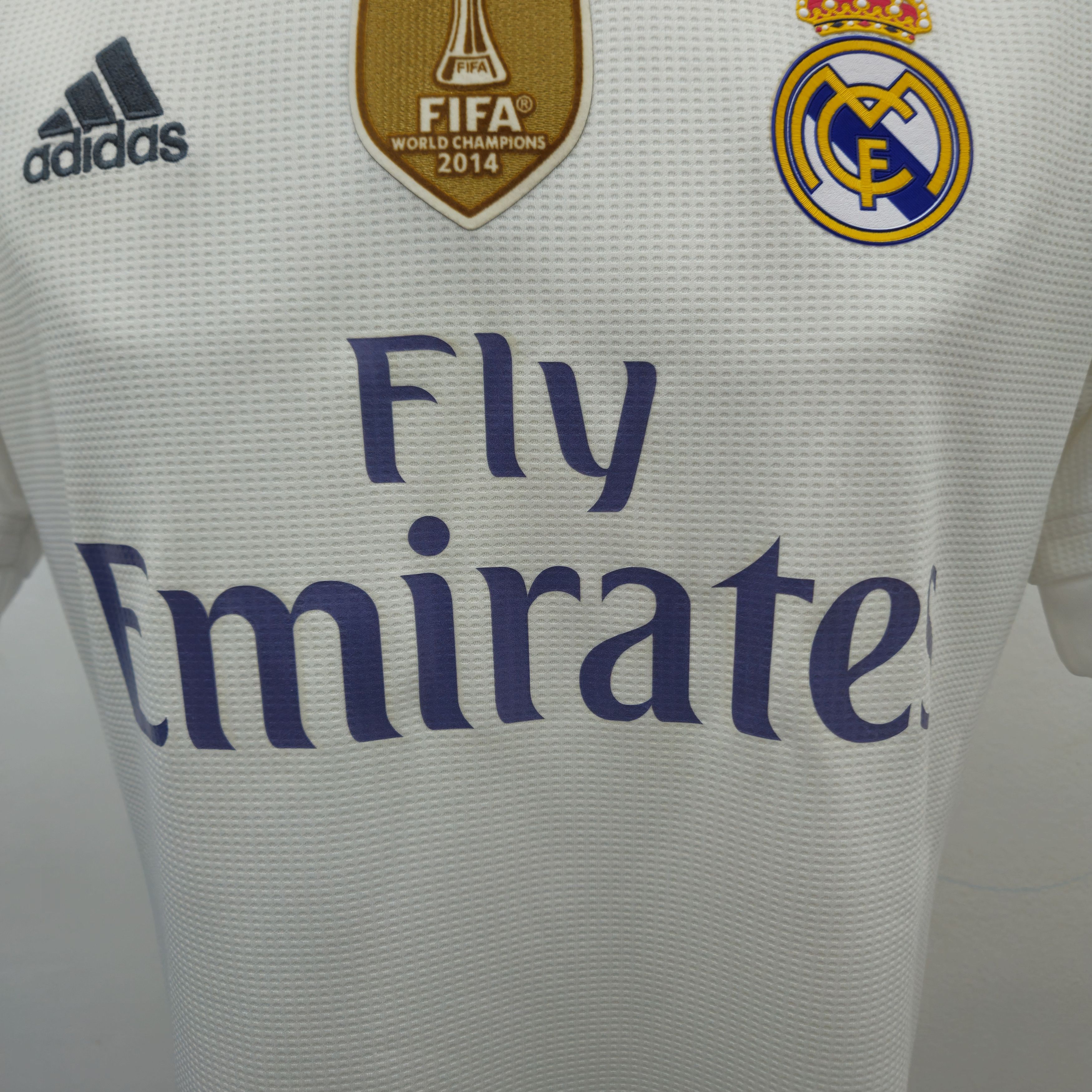 Other Real Madrid Home 2015/16 UCL CWC MEDIUM S12614 Size US M / EU 48-50 / 2 - 7 Thumbnail