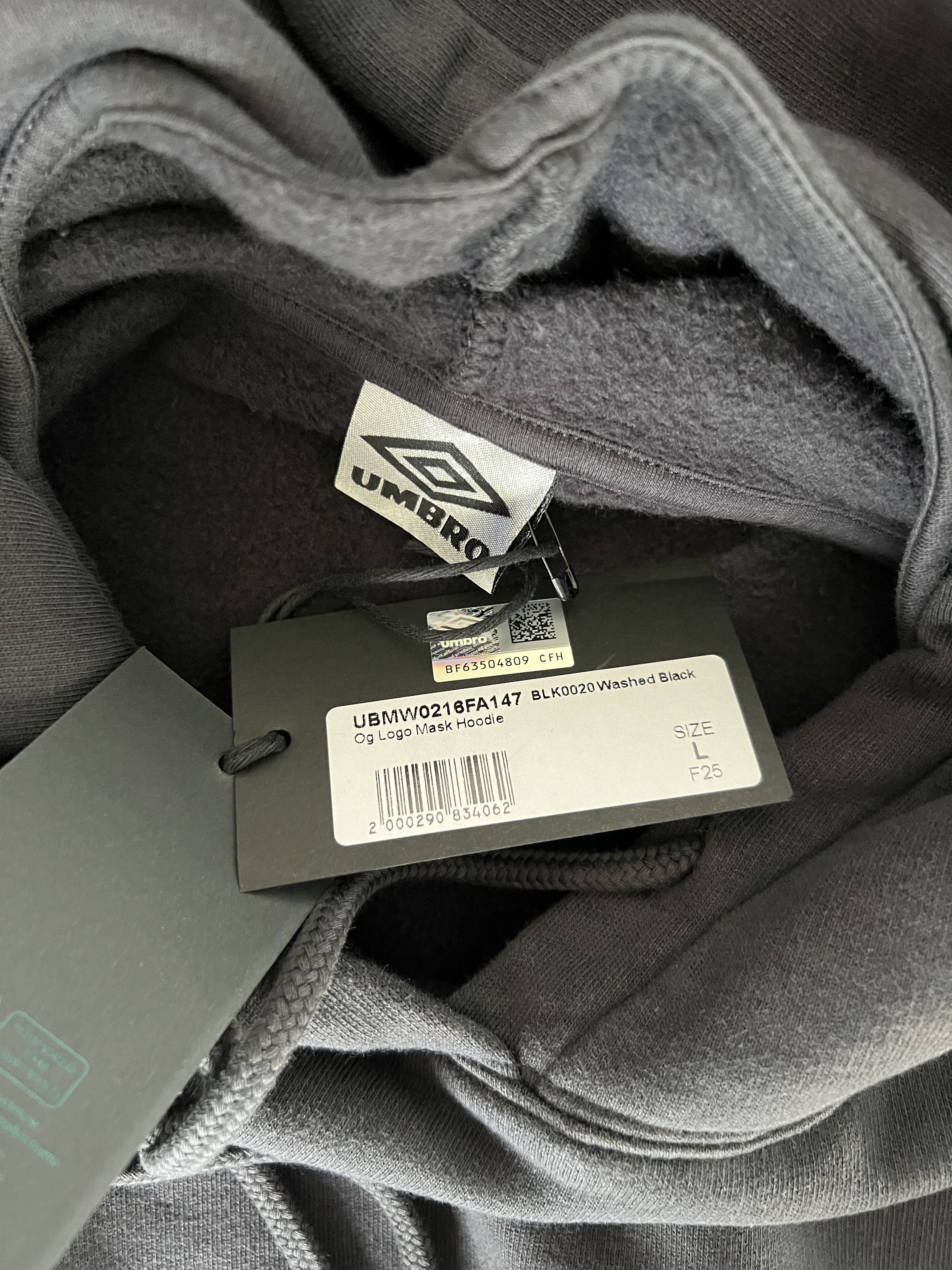 Umbro Umbro OG Logo Mask Hoodie in Black Size US L / EU 52-54 / 3 - 8 Thumbnail
