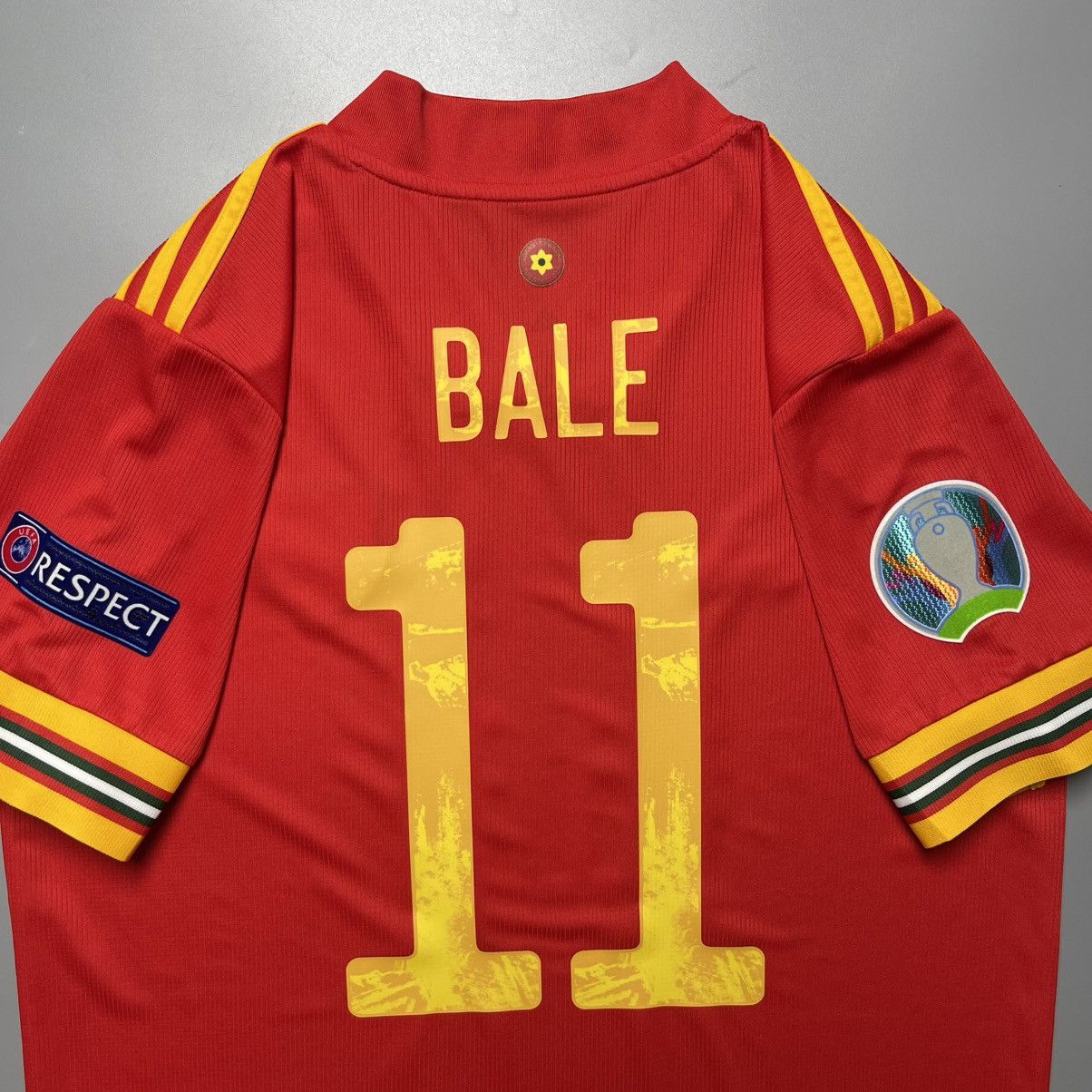 Adidas WALES ADIDAS 2020 EURO FOOTBALL HOME JERSEY #11 BALE Size US L / EU 52-54 / 3 - 9 Thumbnail
