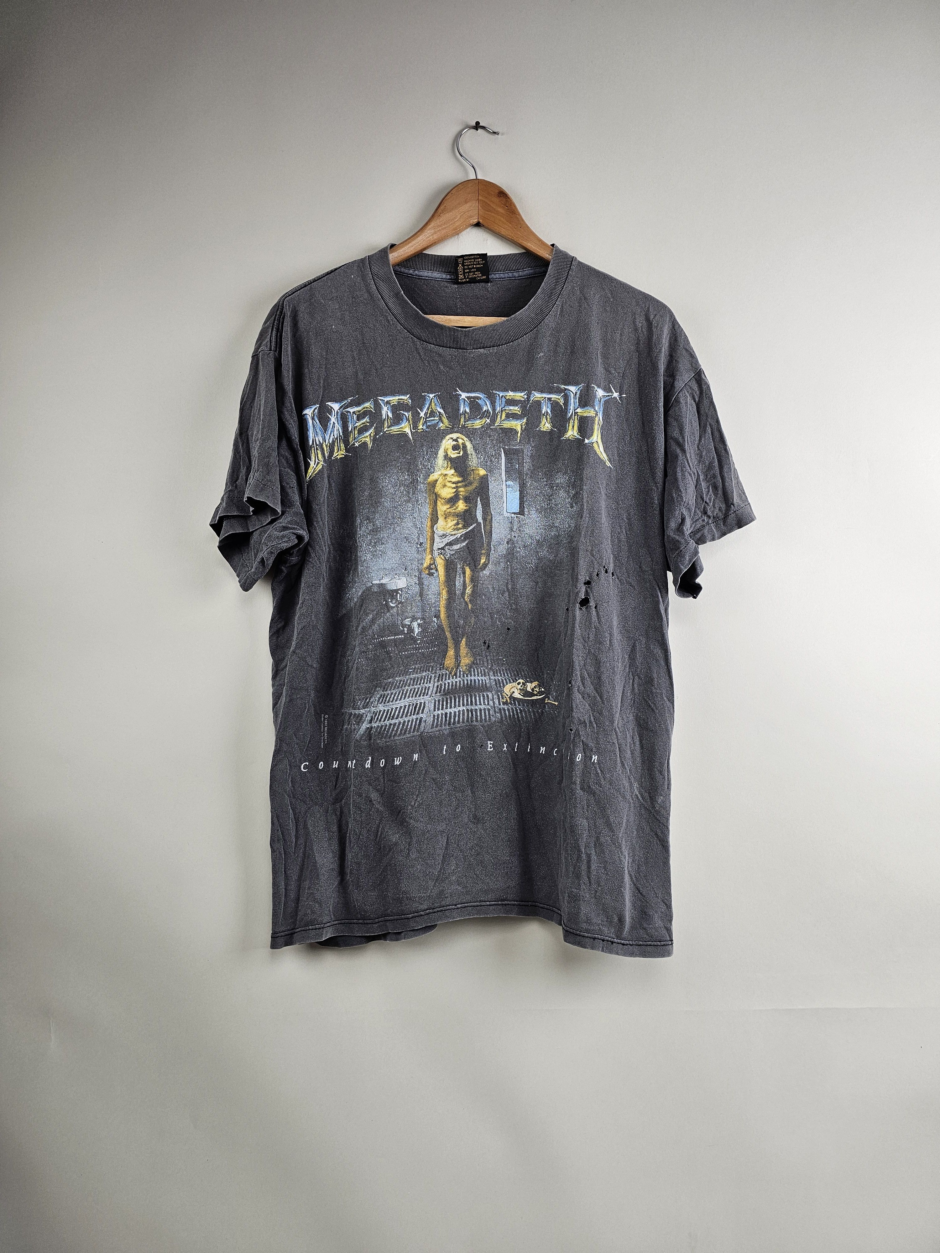 image of Band Tees x Megadeth 1992 Faded Megadeth Countdown To Extinction XL 23" 28" in Black, Men's