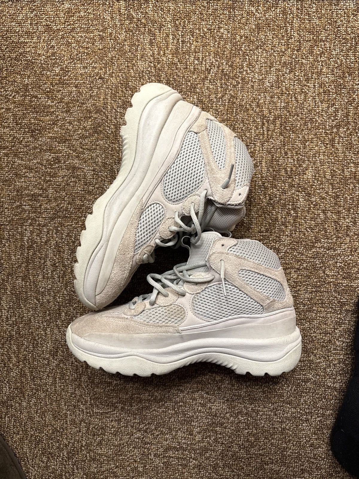 Yeezy Yeezy boots Size US 10.5 / EU 43-44 - 2 Thumbnail