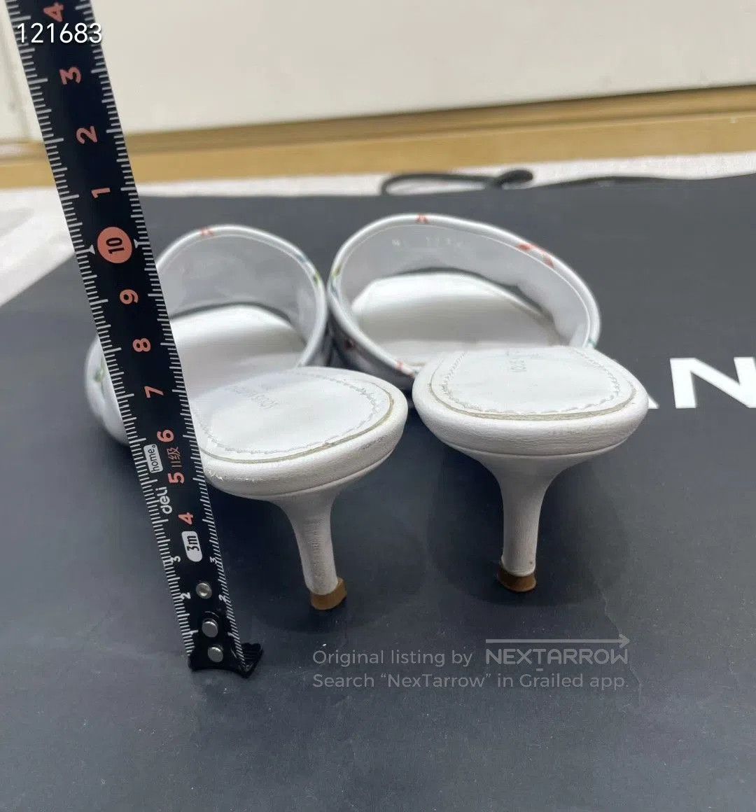 Louis Vuitton LV Monogram Slippers. Size US 5 / IT 35 - 8 Thumbnail