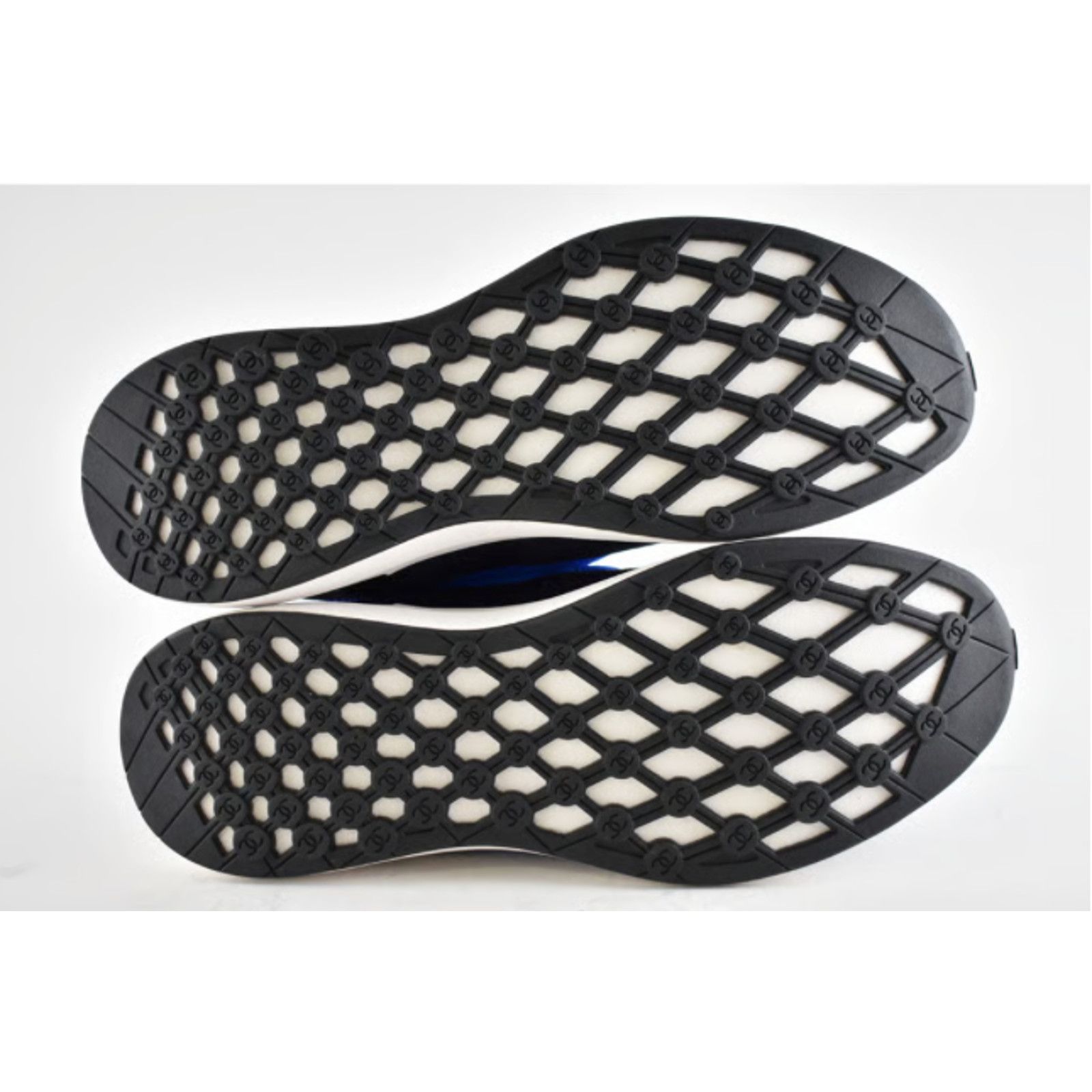 Chanel 21K CC Logo Lace Up Tie Flat Runner Trainer Sneaker 39.5 Size US 9.5 / IT 39.5 - 3 Thumbnail