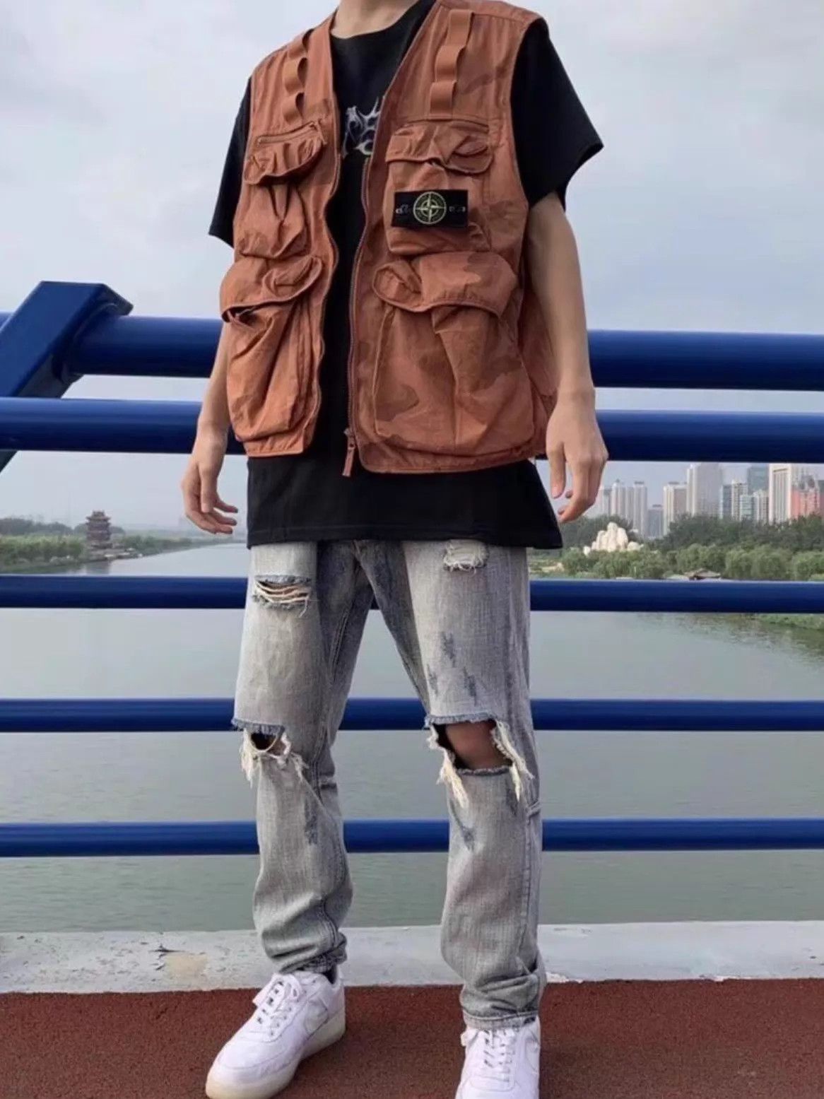Stone Island Stone Island 19ss Supreme Multi-Pocket Desert Camo Vest L Size US L / EU 52-54 / 3 - 7 Thumbnail