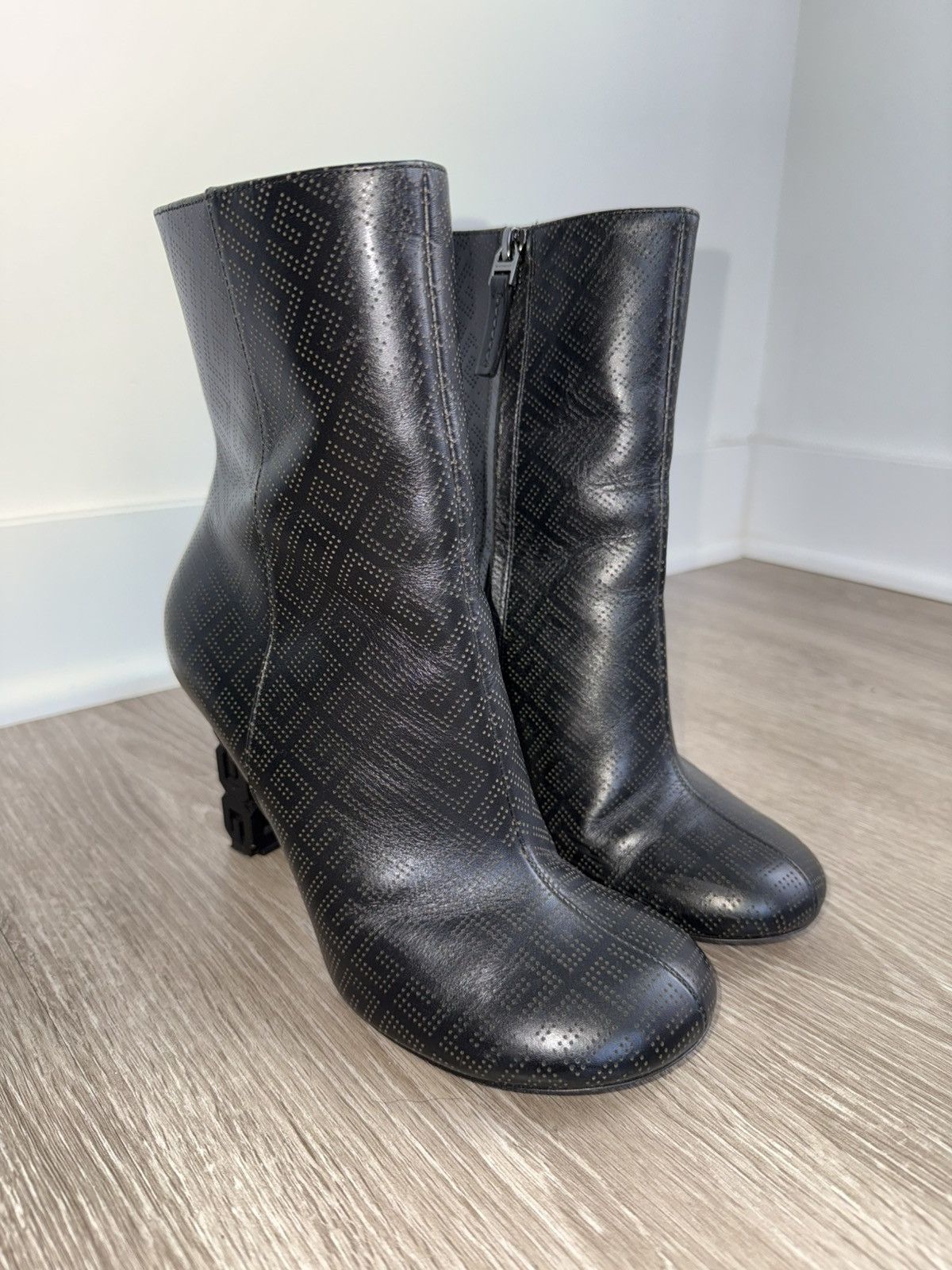 Givenchy Givenchy G cube Ankle Boots Size US 7.5 / IT 37.5 - 1 Thumbnail