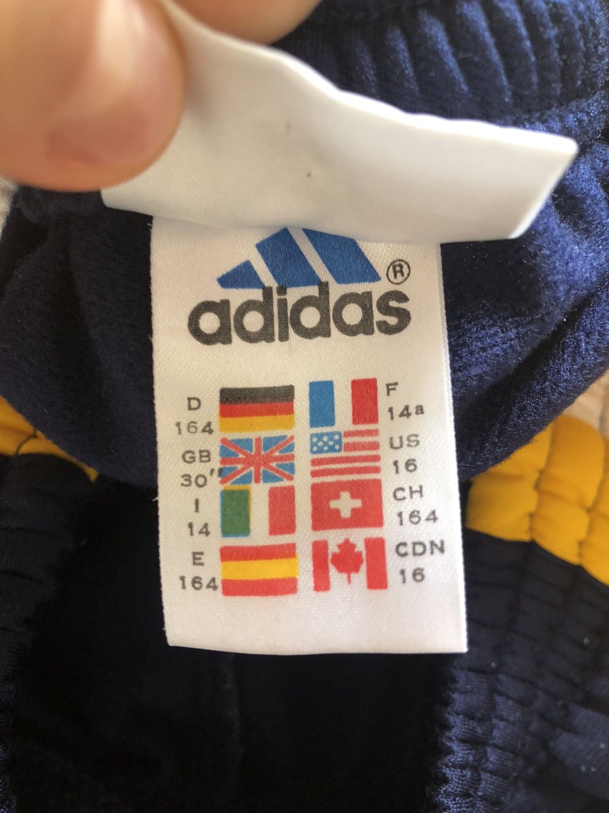 Adidas VINTAGE ADIDAS BASKETBALL BUTTON UP JOGERS SWEATPANTS Size US 29 - 7 Thumbnail