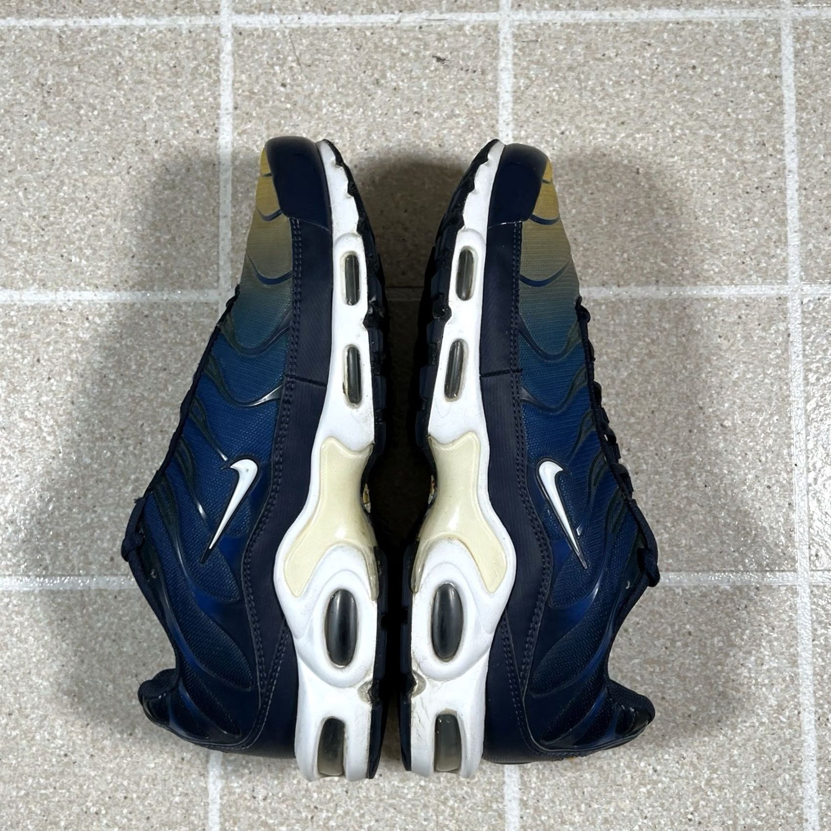 Nike Nike Air Max Plus Gradient Pack 852630-407 sz 11 Navy Yellow Men Sneaker Athletic 2018 Size US 11 / EU 44 - 7 Thumbnail