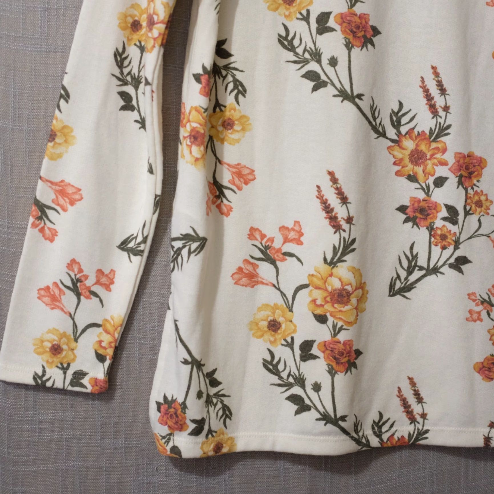 Vintage **Angels Forever Young Floral Women's Pullover Sweatshirt S** User: Vintage Angels Forever Young Floral Women's Pullover Sweatshirt S Size S / US 4 / IT 40 - 7 Thumbnail