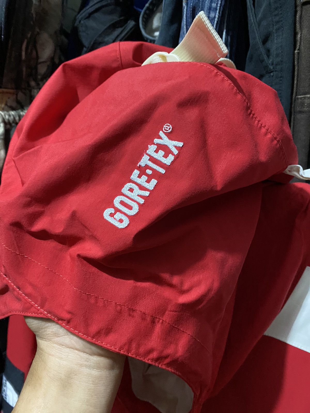 Supreme × The North Face Supreme x The North Face x Gore-Tex TransAntarctica Size US S / EU 44-46 / 1 - 7 Thumbnail