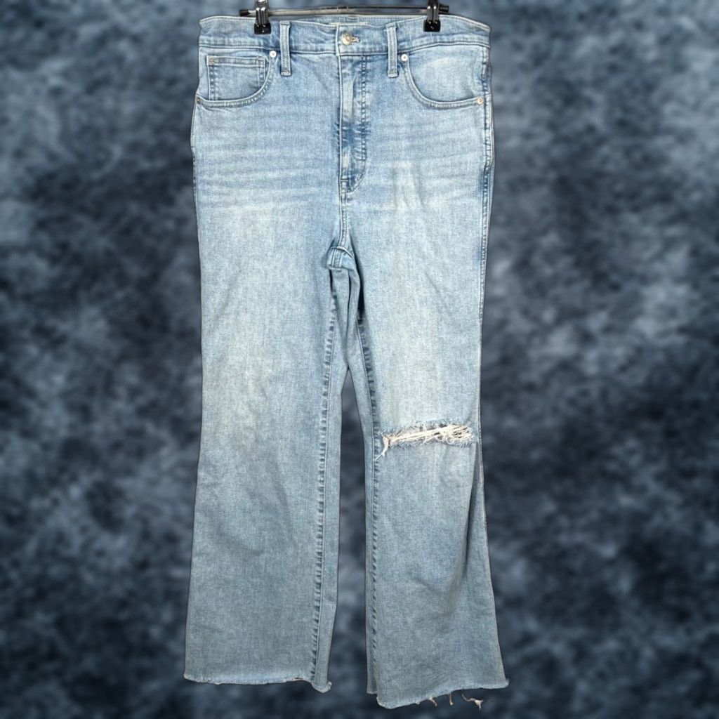 Madewell Madewell Jeans 11" High Rise Flare Light Wash Distressed Hem Womens Size 30 Jeans Size 30" / US 8 / IT 44 - 1 Thumbnail