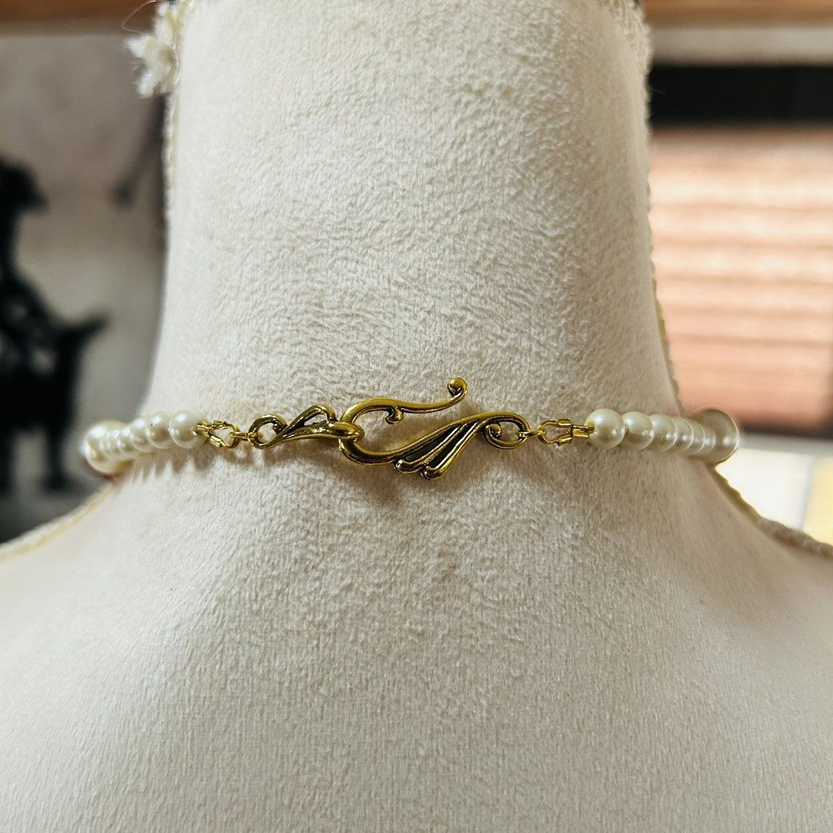 Handmade Handcrafted repurpose porcelain rose genuine pearl necklace Size ONE SIZE - 4 Thumbnail