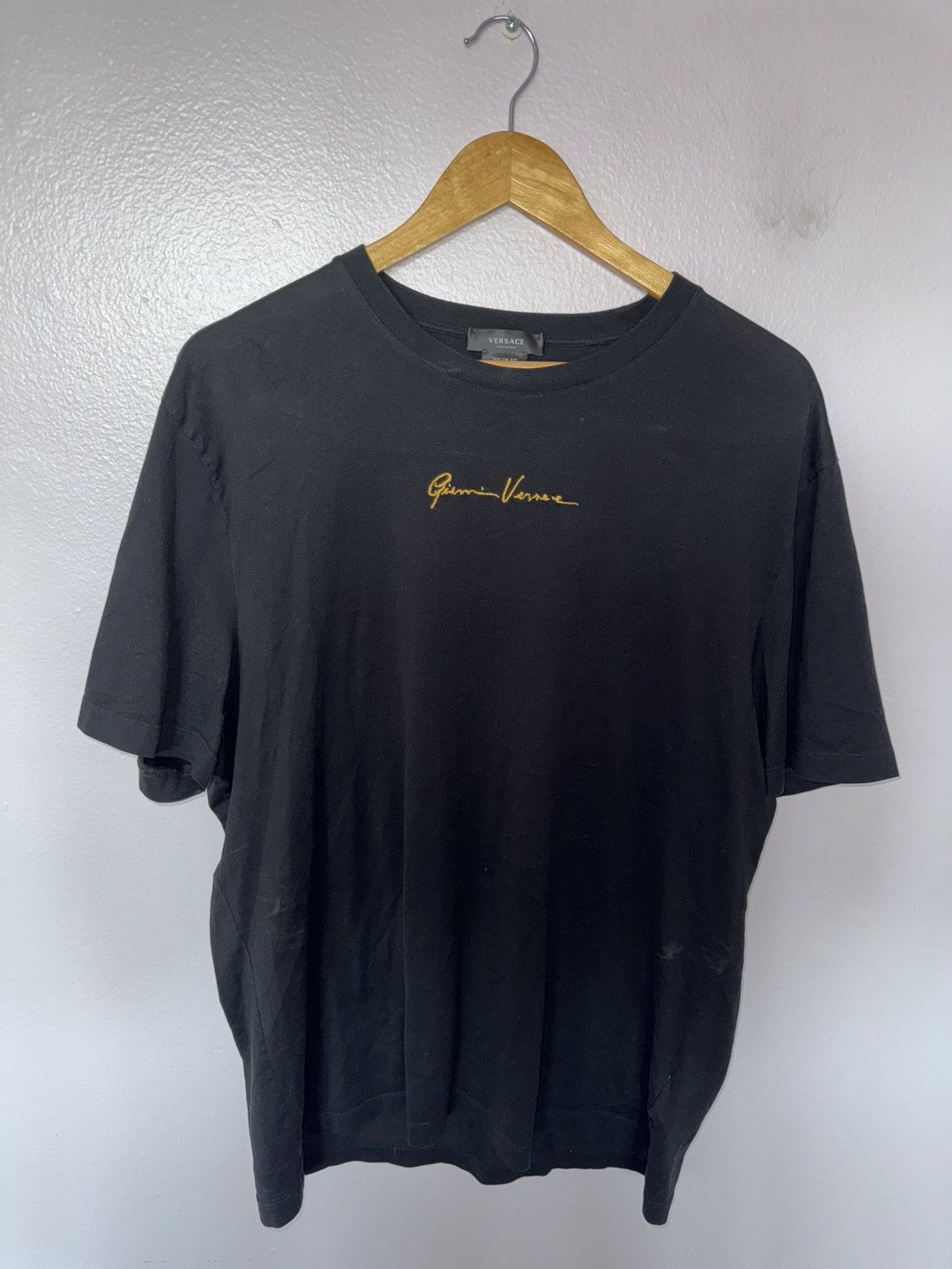 Tシャツ・カットソー VERSACE Men T Shirts 78GAHC05 CJ01CG89 Black Versace VERSACE Men T-Shirts 78GAHC05 CJ01CG89 Black | Grailed