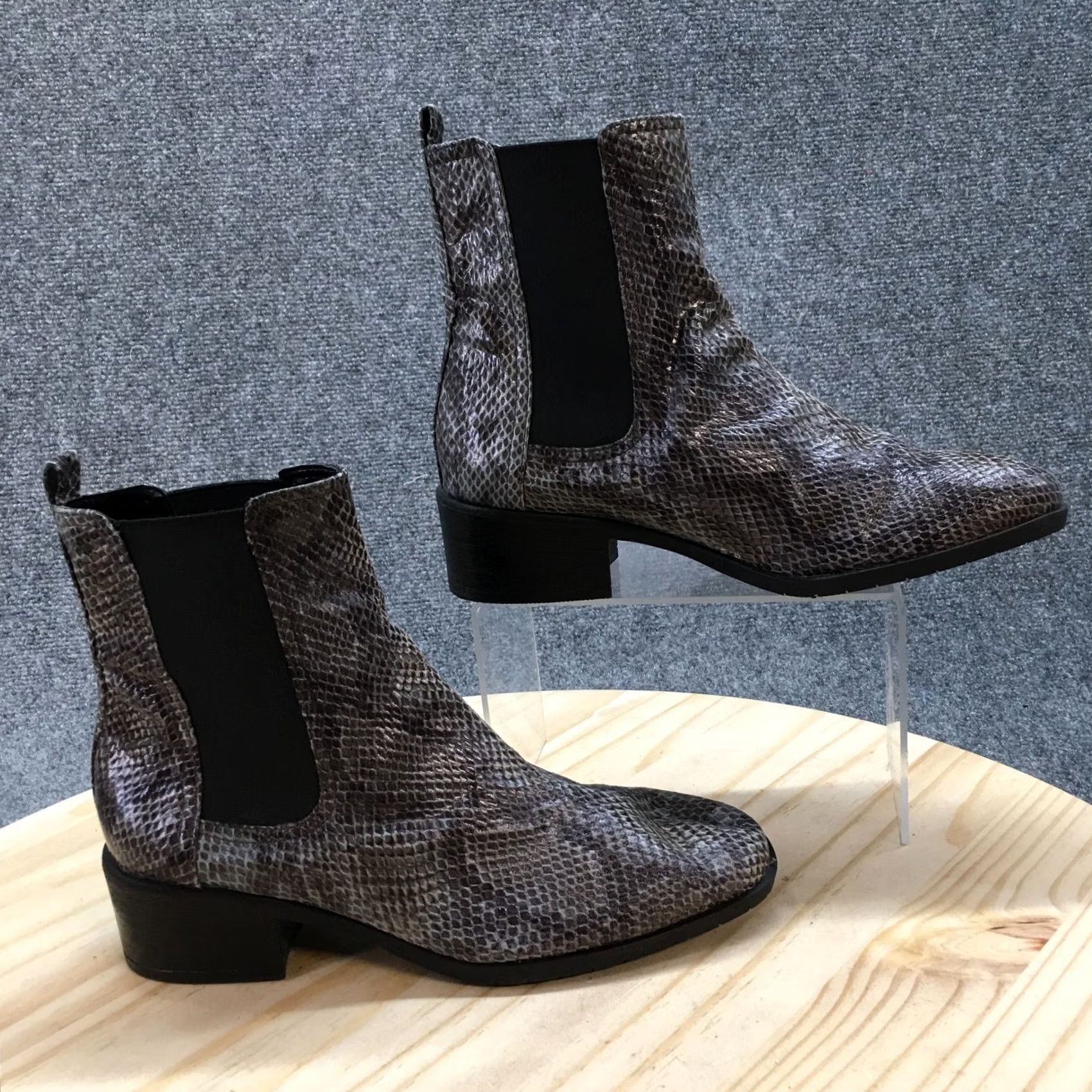 Kenneth Cole Kenneth Cole Reaction Boots Womens 8.5 Salt Chelsea Ankle Gray Faux Leather Size US 9 / IT 39 - 2 Thumbnail