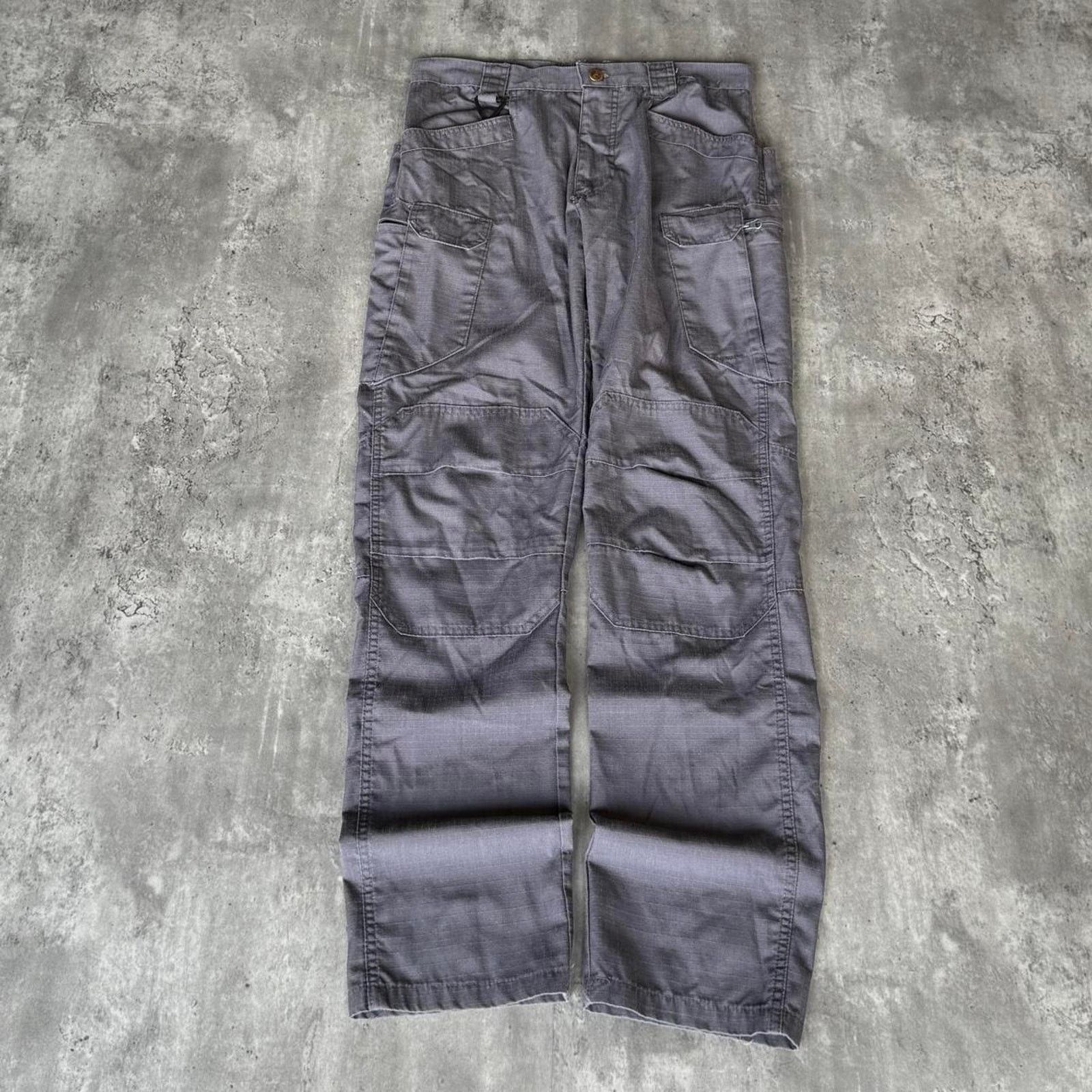 Japanese Brand × Vintage × Weatherproof Vintage Y2K Grey Carhartt Style Cargo Grunge Opium Pants Size US 32 / EU 48 - 1 Thumbnail