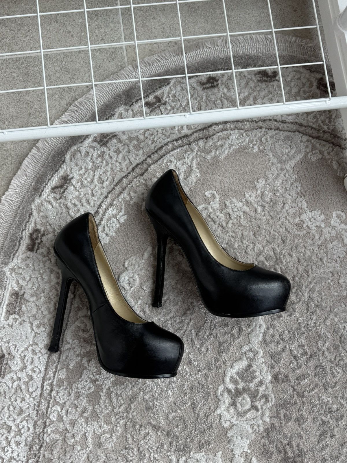 Yves Saint Laurent Saint Laurent (YSL) Tribute Platform Pumps in Black Leather Size US 7 / IT 37 - 2 Thumbnail