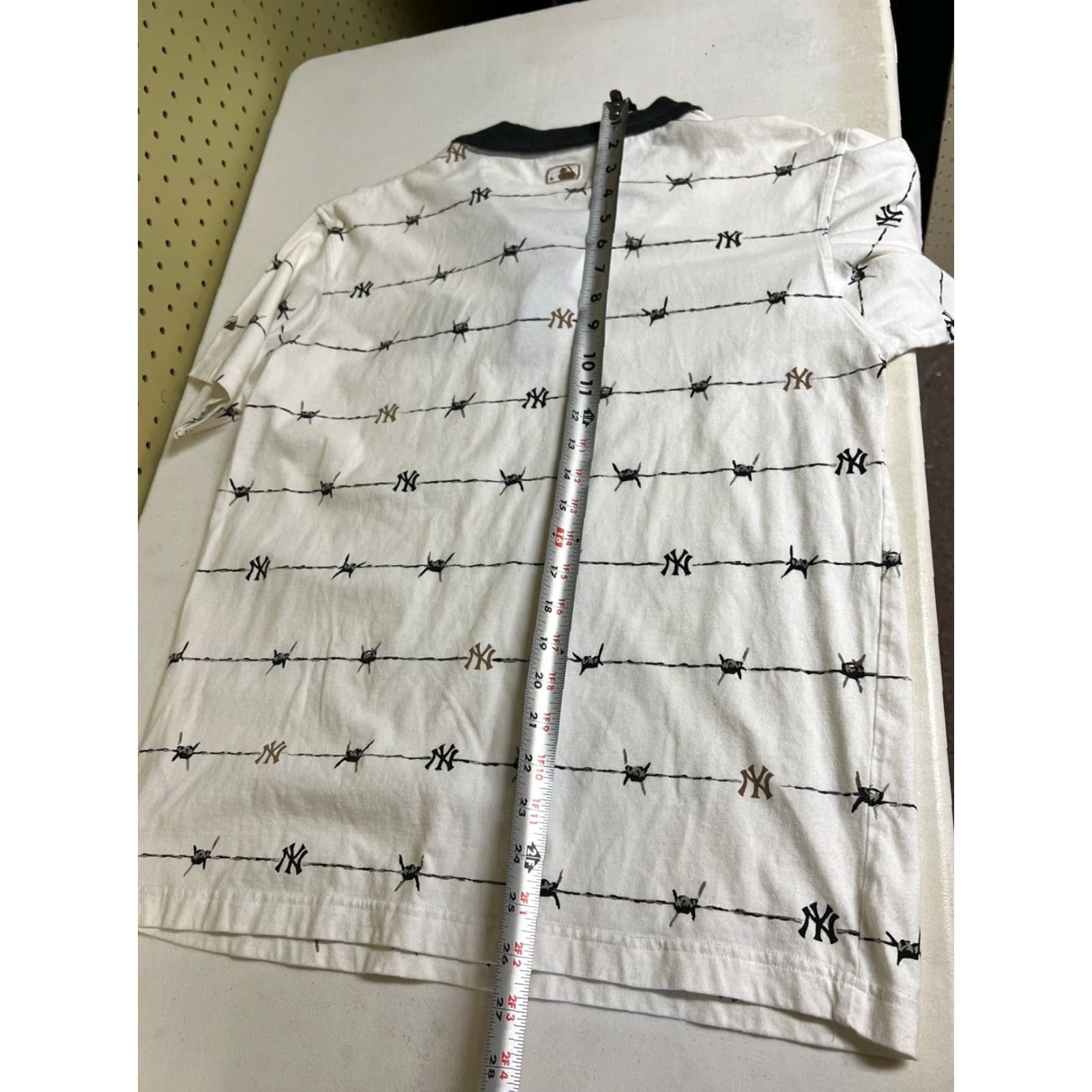 Vintage Majestic NY Barbed wire Polo Shirt Embroidered MLB Baseball Men M White Polo Shirt Mens Medium Regular Short Sleeve Collared Vintage No Size US M / EU 48-50 / 2 - 8 Thumbnail