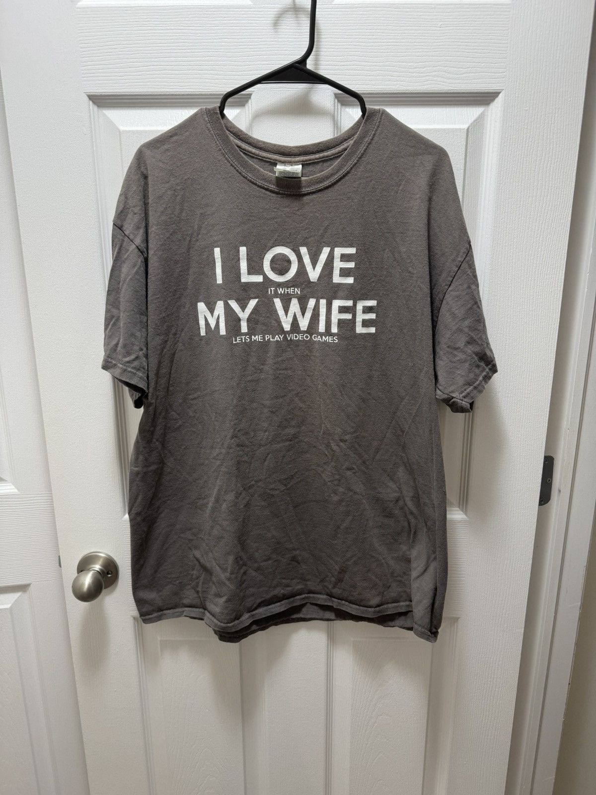 Gildan I Love My Wife Video Games Humor Funny Text Vintage Shirt Size US XL / EU 56 / 4 - 1 Thumbnail