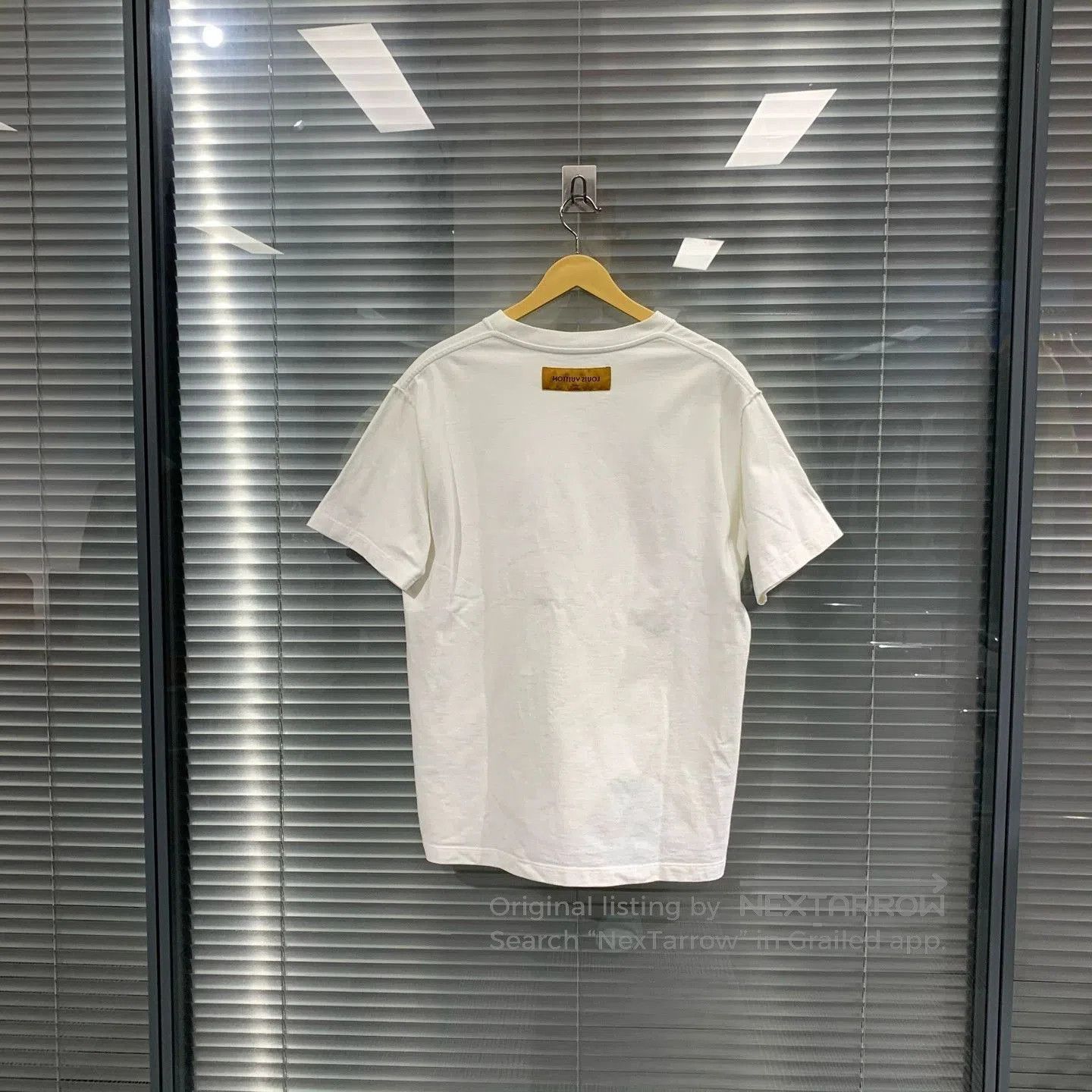 Louis Vuitton White Short-Sleeve Graphic T-Shirt - Size L. Size US L / EU 52-54 / 3 - 2 Thumbnail