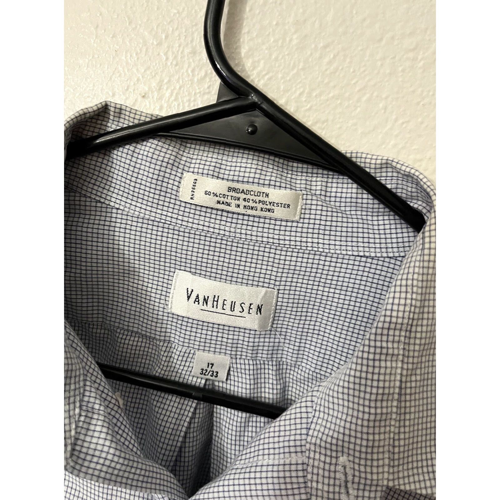 Van Heusen VINTAGE Van Heusen Broadcloth Mens Blue Plaid Dress Shirt Button-Down 17 32/33 Size 17 Neck 17in Blue Mens Regular Dress Shirt Size 46R - 2 Thumbnail