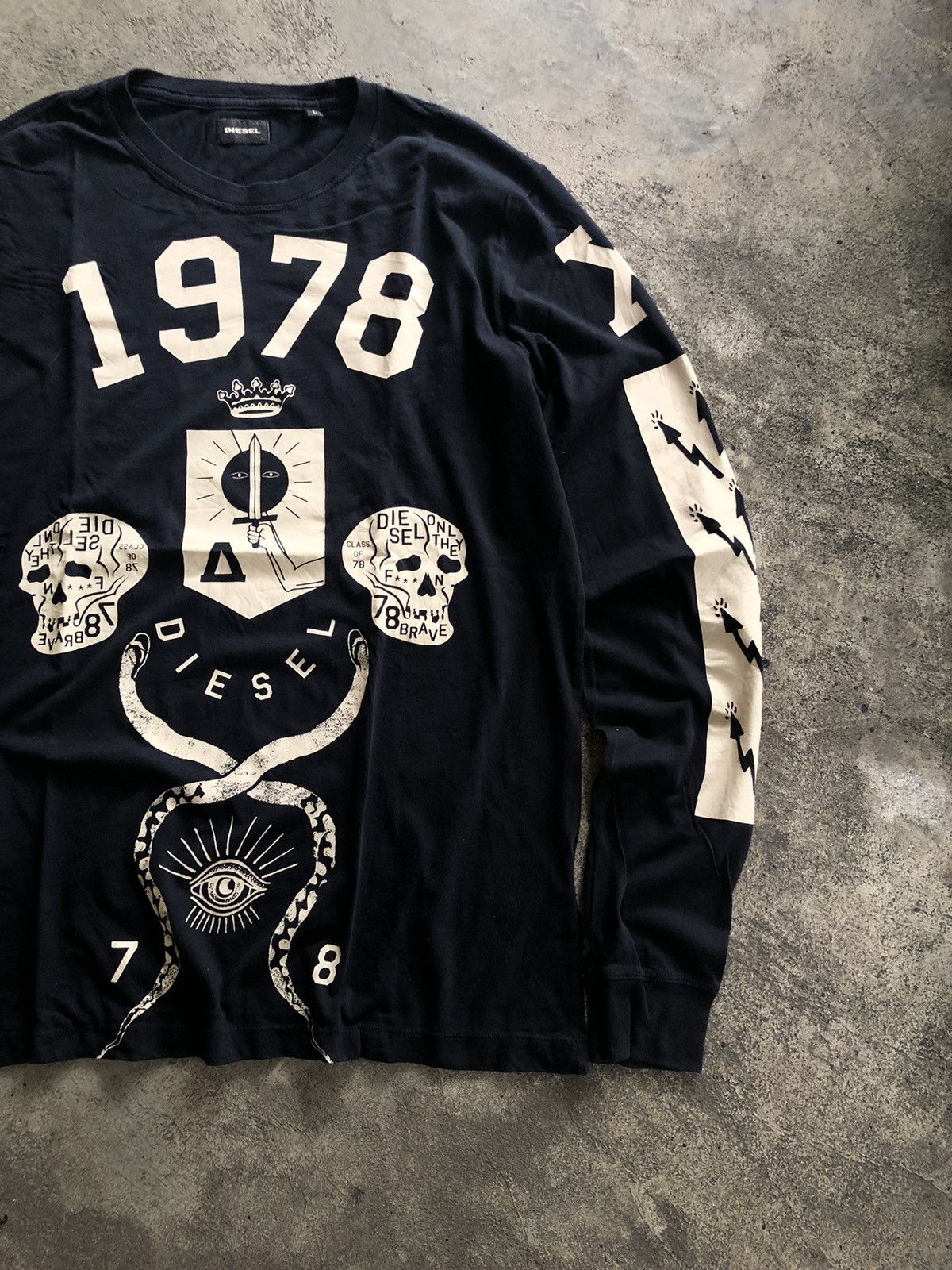 Diesel DIESEL LONG SLEEVE ILLUMINATI SKULL DESIGN Size US L / EU 52-54 / 3 - 2 Thumbnail