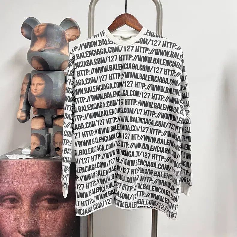 Balenciaga Balenciaga All-Print Hoodie Size US S / EU 44-46 / 1 - 1 Thumbnail