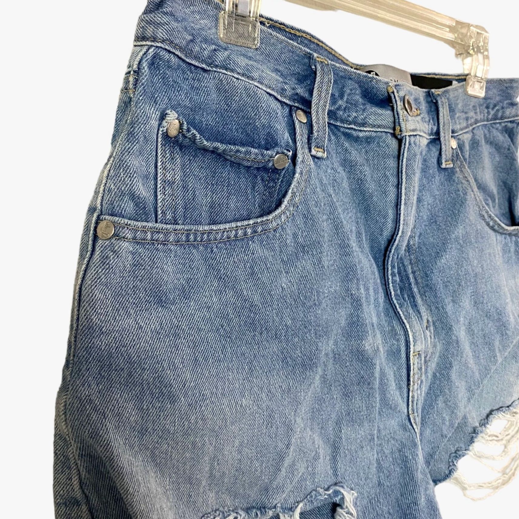 Levi's VINTAGE Levi's Silver Tab Blue Denim Cutoff Mom Shorts High Waist Womens 31 Inseam 3 in 5-Pocket Design Blue Size 24" / US 00 / IT 34 - 4 Thumbnail