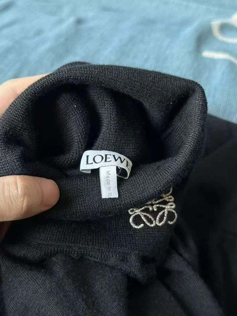 Loewe LOEWE High collar embroidered cashmere sweater Size M / US 6-8 / IT 42-44 - 2 Thumbnail