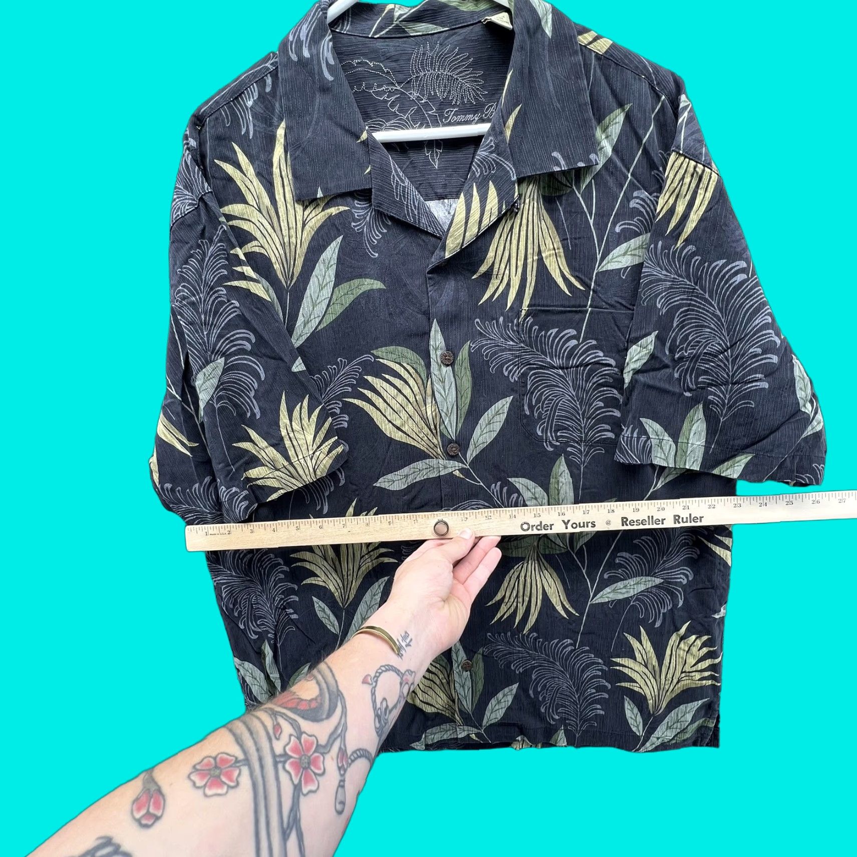 Tommy Bahama Tommy Bahama Shirt Mens L Black Silk Hawaiian Palm Floral AOP Button Front Size US L / EU 52-54 / 3 - 1 Thumbnail