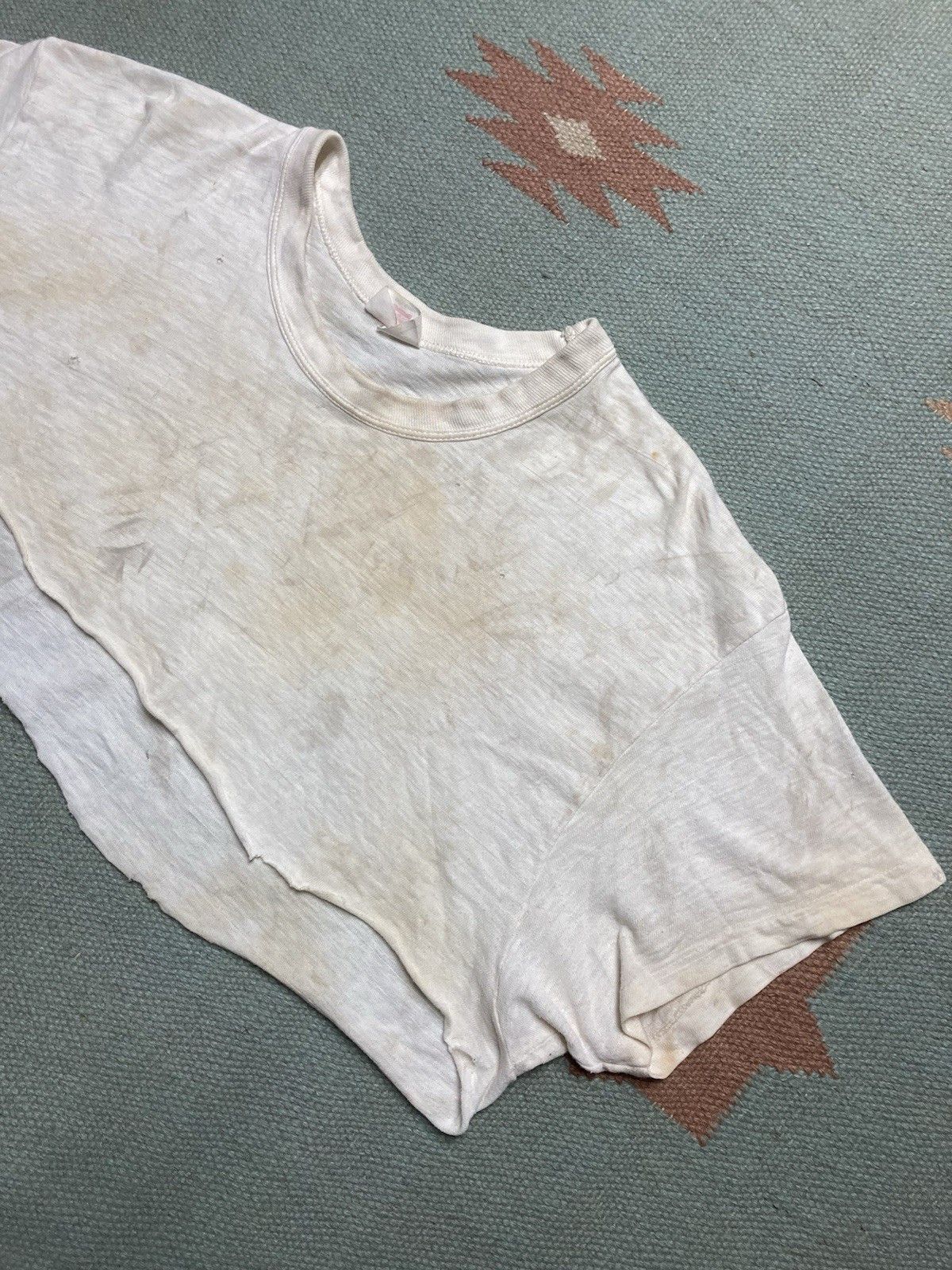 Vintage 60s blank white t shirt Hanes cropped tummy tee distress XL Size US XL / EU 56 / 4 - 3 Thumbnail