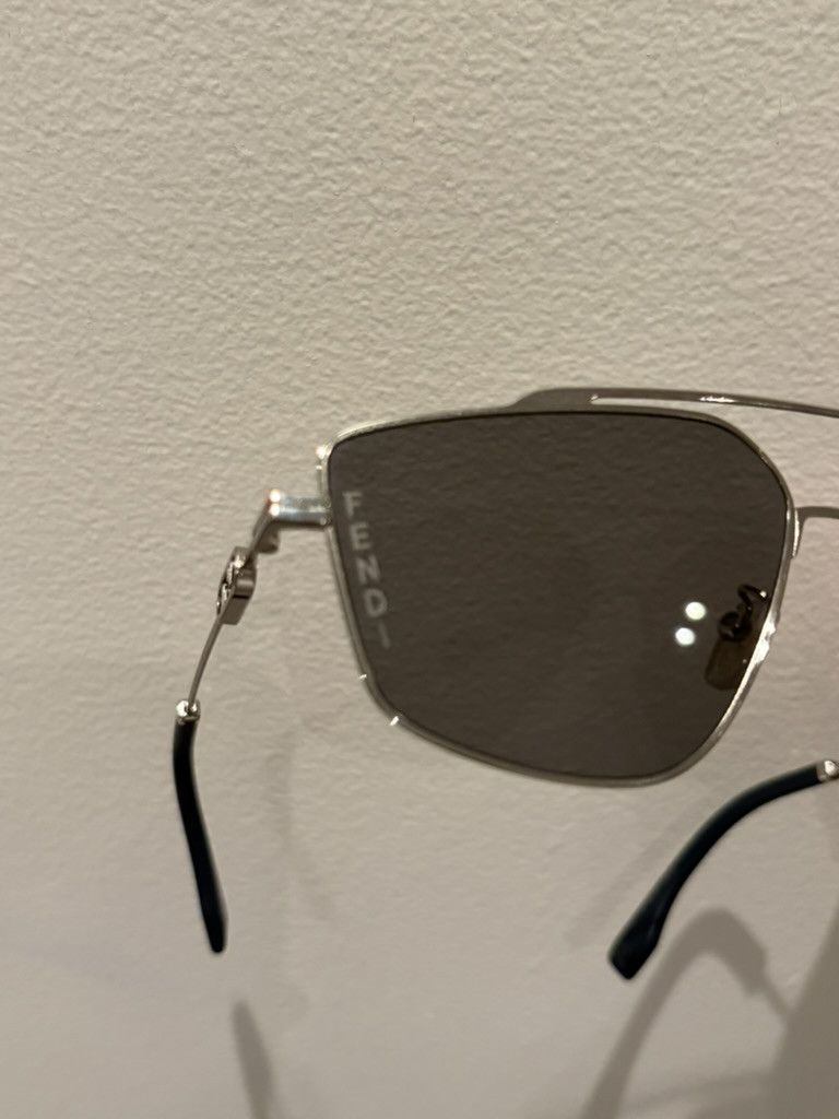 Fendi Fendi O'Lock FE40079U Navigator Sunglasses — Silver/Gray Size ONE SIZE - 10 Thumbnail