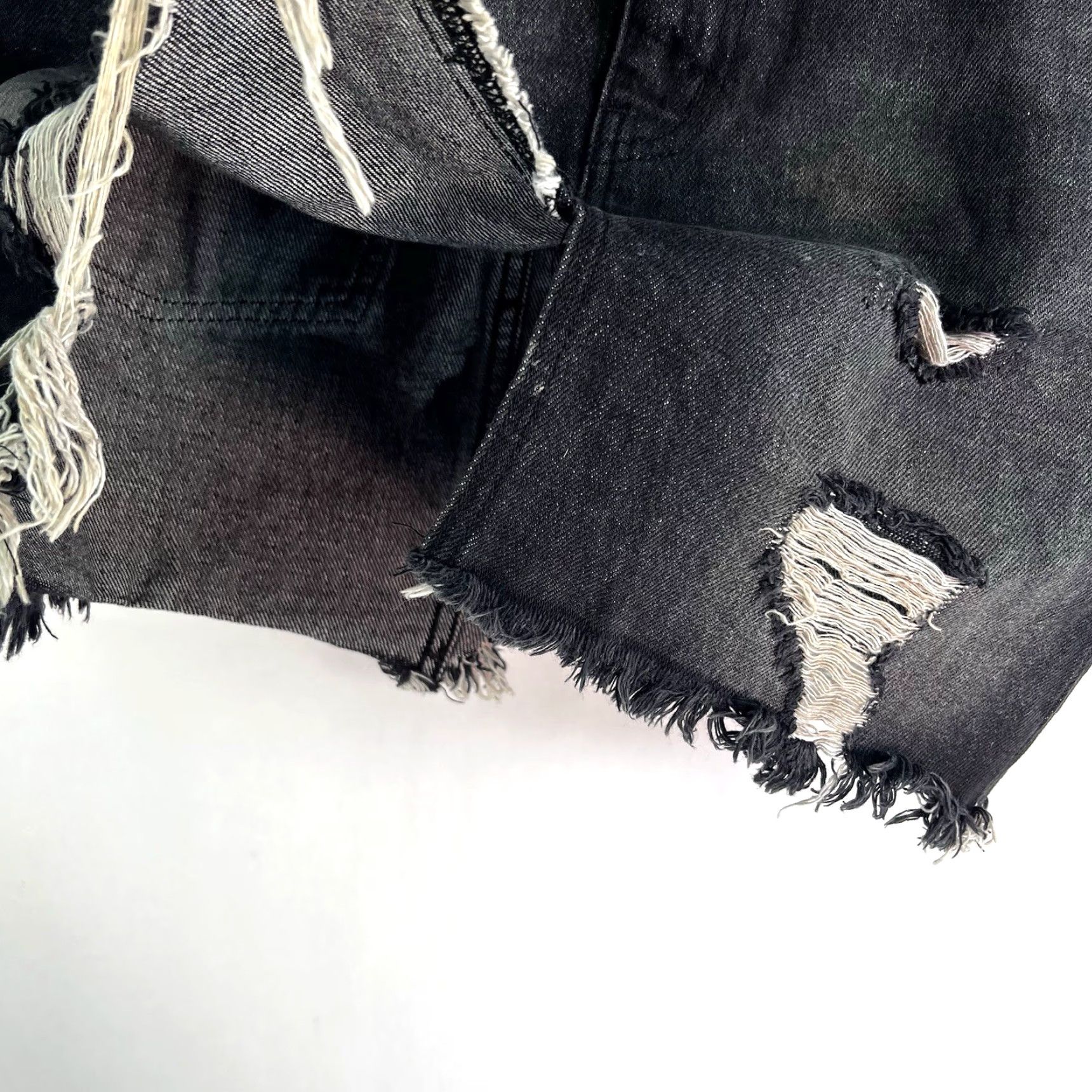 Free People Free People Skirt Womens 27 Black Denim Midi/Short Distressed Fringe Zip Pockets 90s Bohemian Festival Casual Party/Cocktail Size 27" / US 4 / IT 40 - 6 Thumbnail