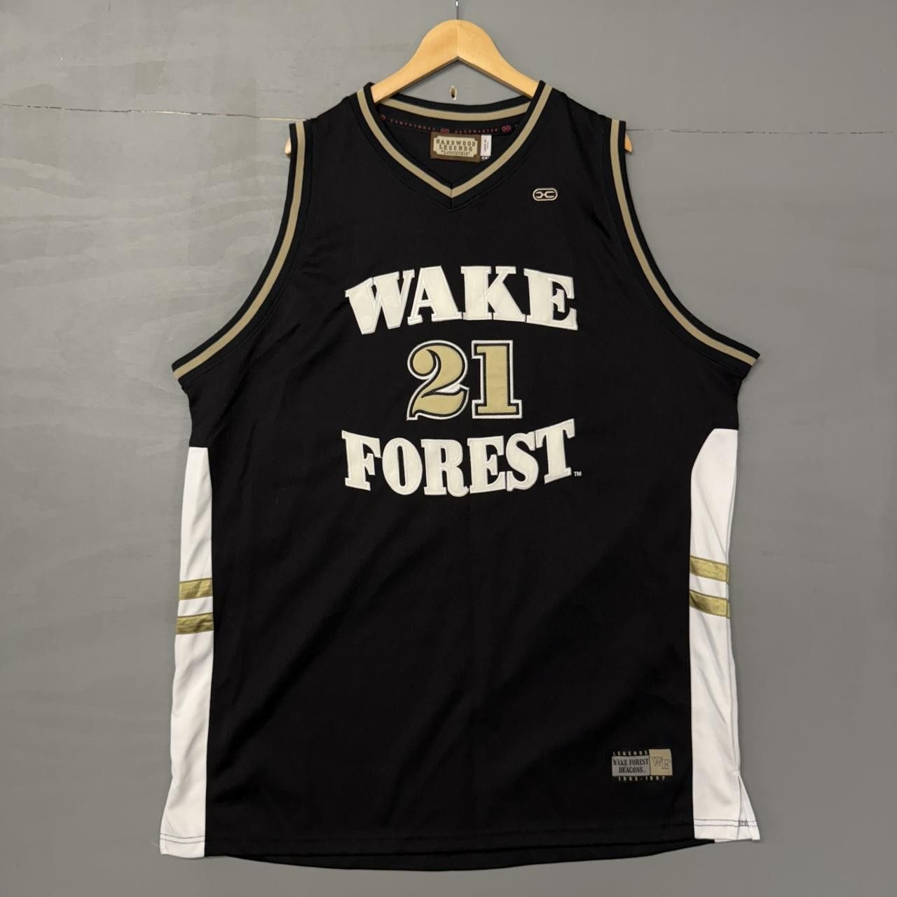 Vintage Tim Duncan Wake Forest Basketball Jersey 4XL Size US XXL / EU 58 / 5 - 1 Thumbnail