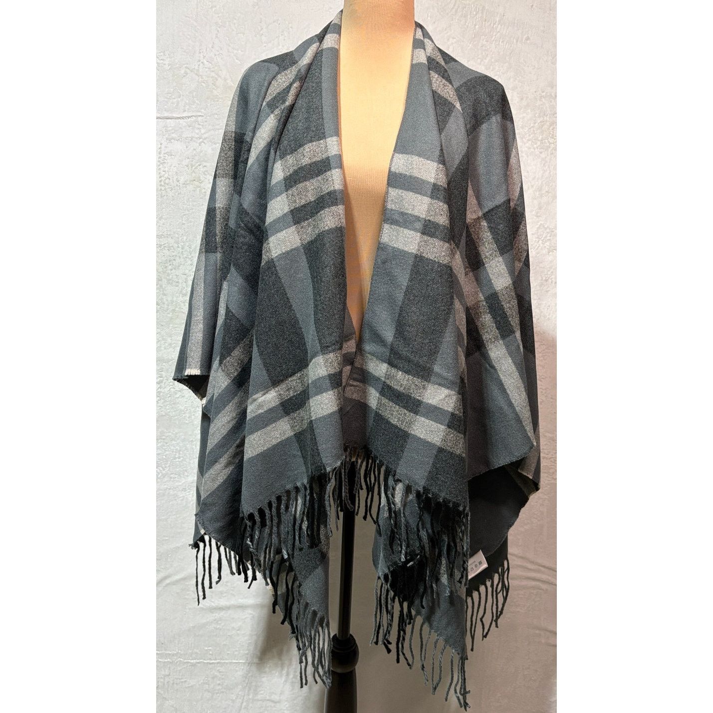 Other SIIZU Causebox Women's Sustainable Ruana Shawl Poncho Wrap Size ONE SIZE - 1 Thumbnail