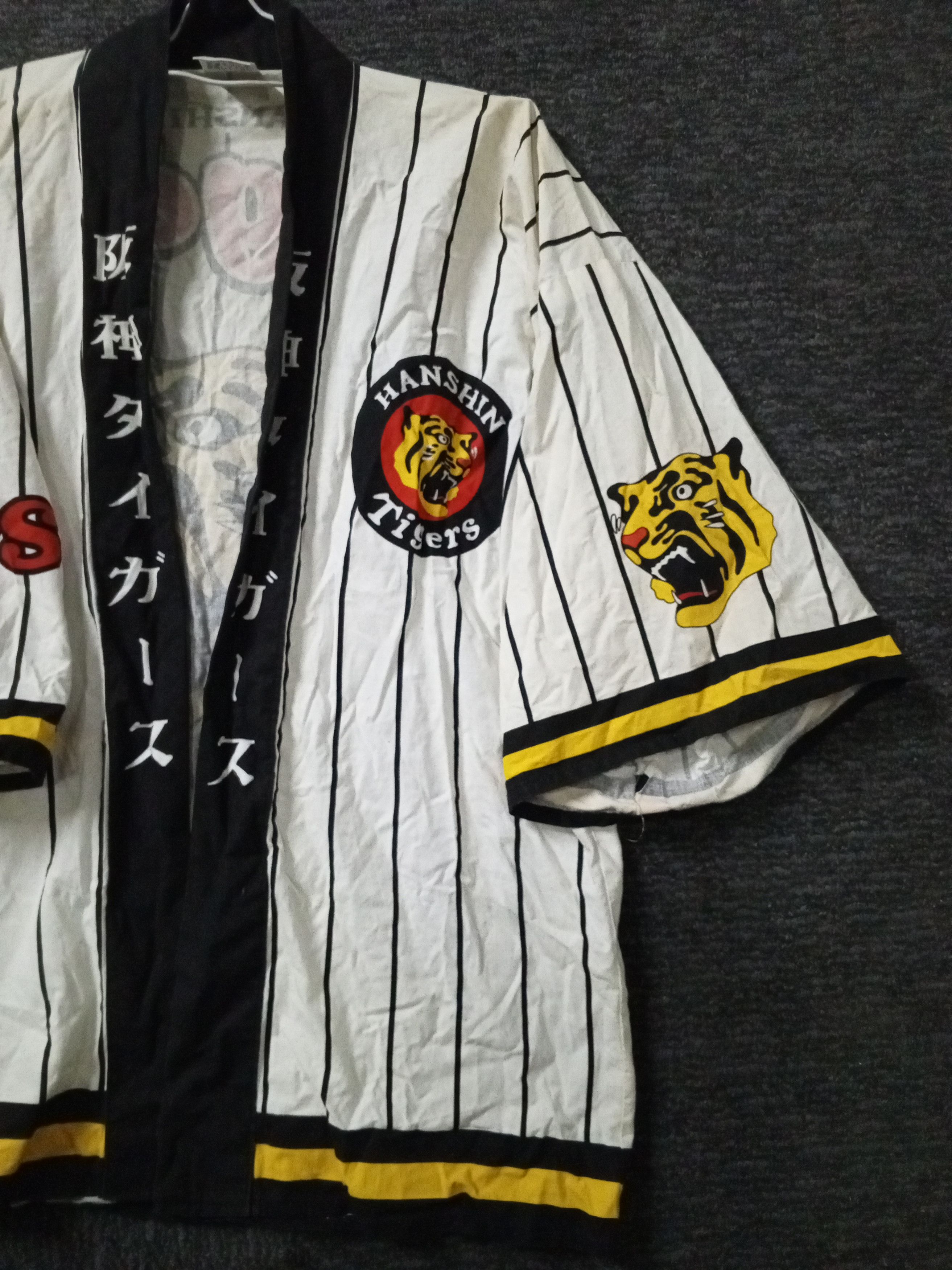 Japanese Brand 💥Hanshin Tigers💥 Baseball Team Kimono Japan Size US XL / EU 56 / 4 - 7 Thumbnail
