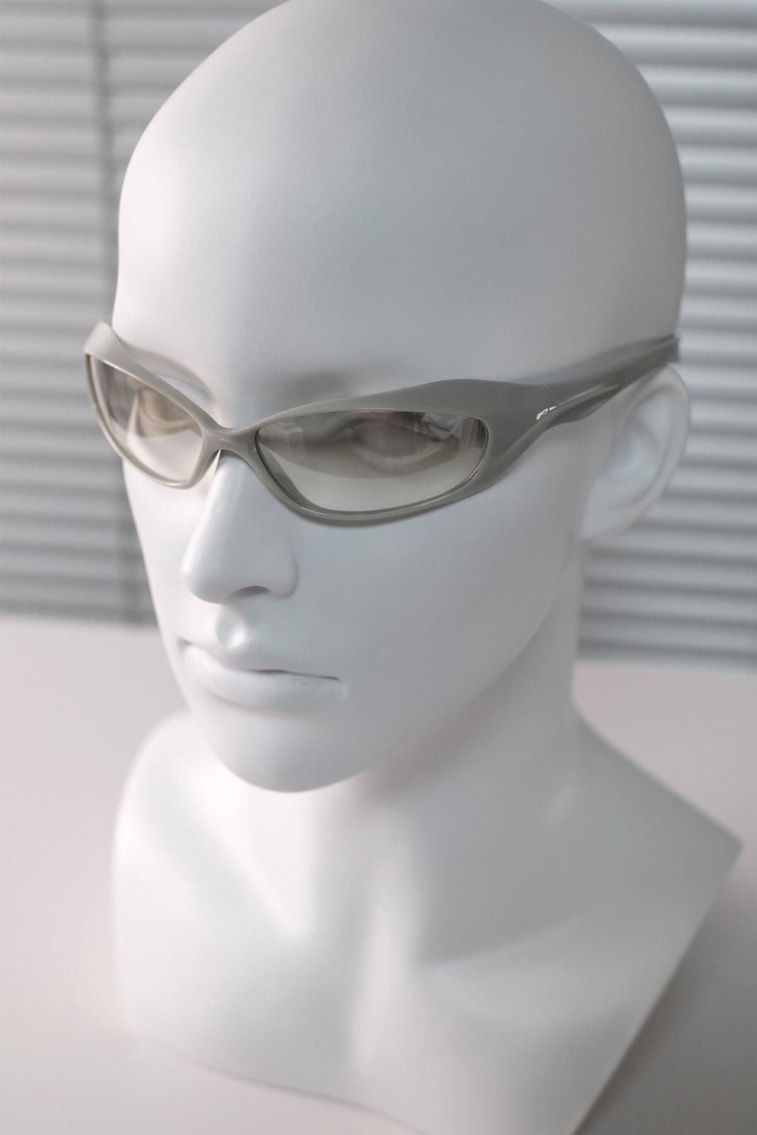 Other Vintage Y2k Avant Garde Futuristic Black Sunglasses Unisex Size ONE SIZE - 1 Thumbnail