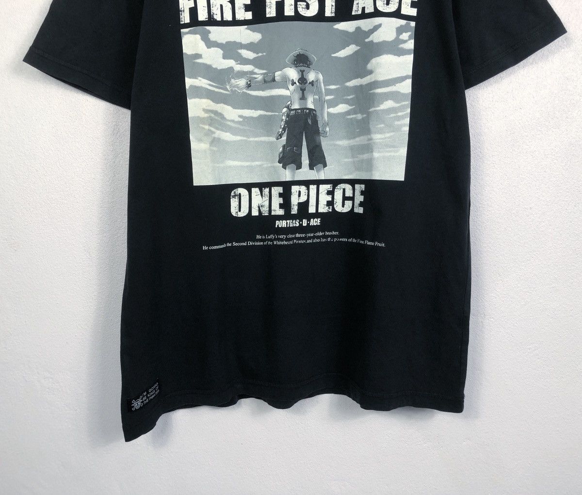 One Piece Uniqlo X One Piece Fire Fist Portgas D. Ace Anime Manga Tee Size US XL / EU 56 / 4 - 4 Thumbnail
