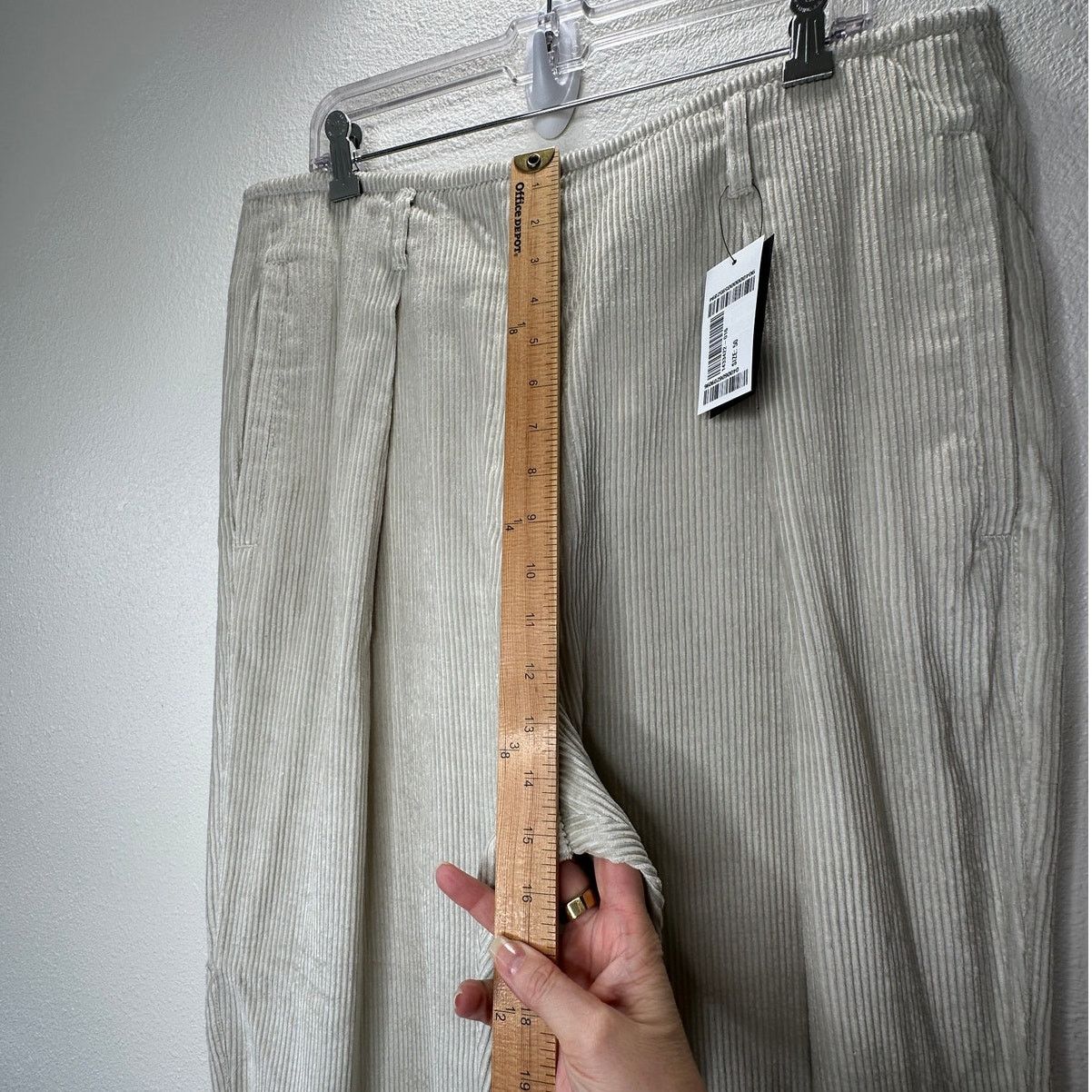 Brunello Cucinelli NWT Brunello Cucinelli Beige Front Pleat Wide Corduroy Pant Size 36" / US 14 / IT 50 - 18 Thumbnail