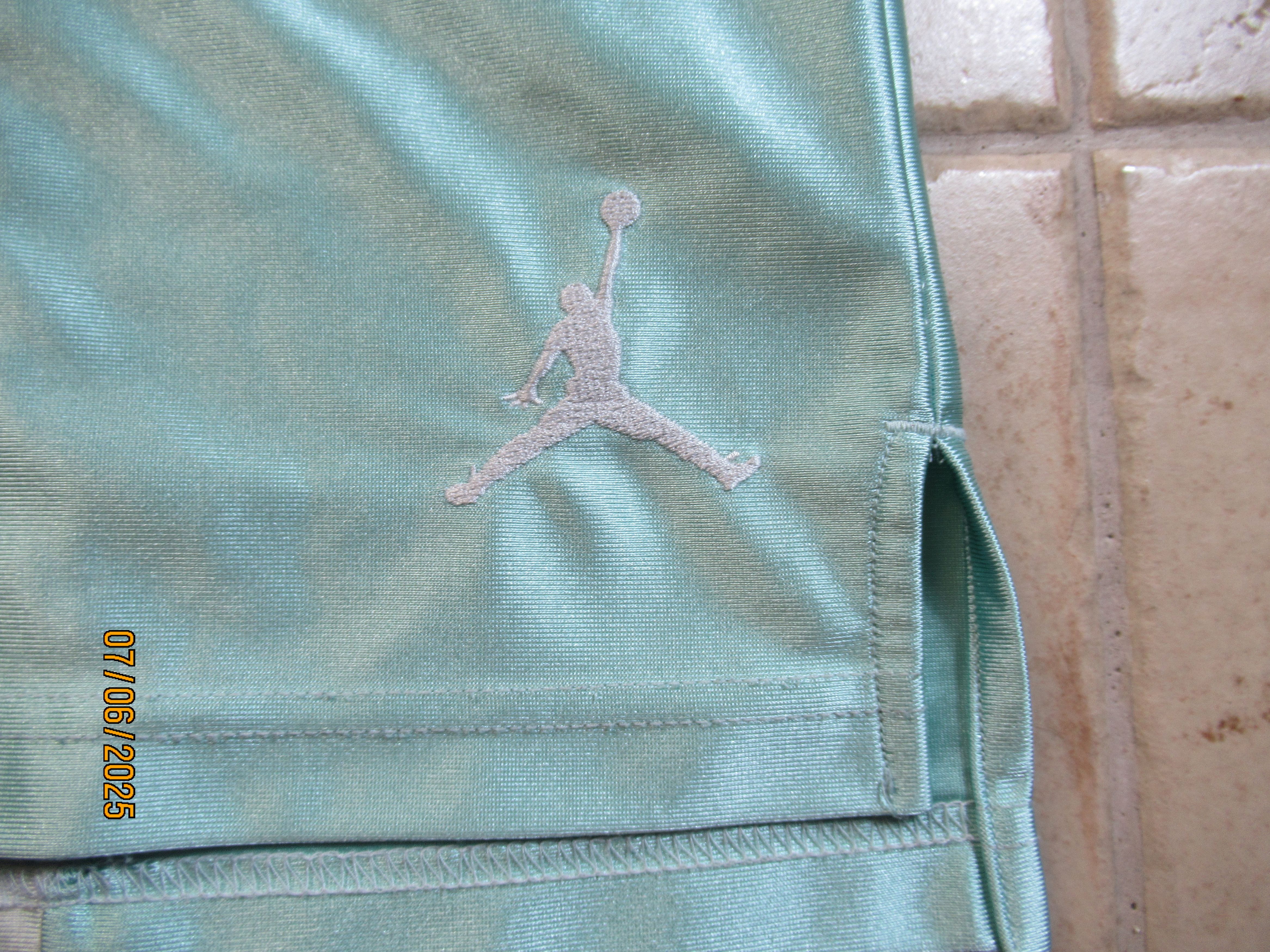 Jordan Brand Air Jordan Jumpman silver/green jersey Size US XL / EU 56 / 4 - 3 Thumbnail